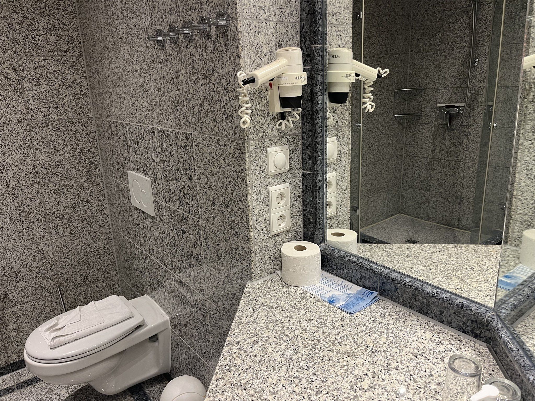 Dünenpark Binz Komfort Ferienwohnung mit 1 Schlafzimmer und Balkon im Dachgeschoss (197) Insel Rügen - Badezimmer