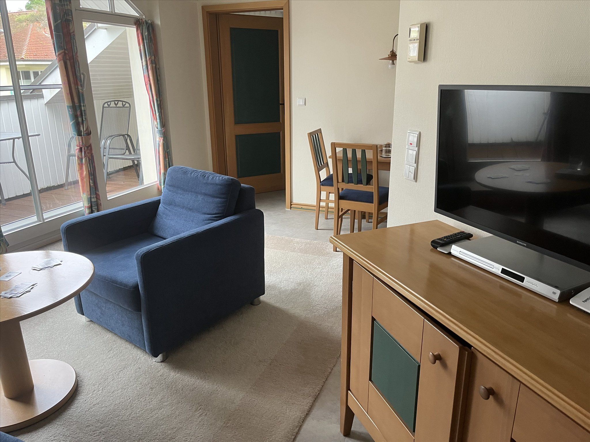 Dünenpark Binz Komfort Ferienwohnung mit 1 Schlafzimmer und Balkon im Dachgeschoss (197) Insel Rügen - Wohnzimmer