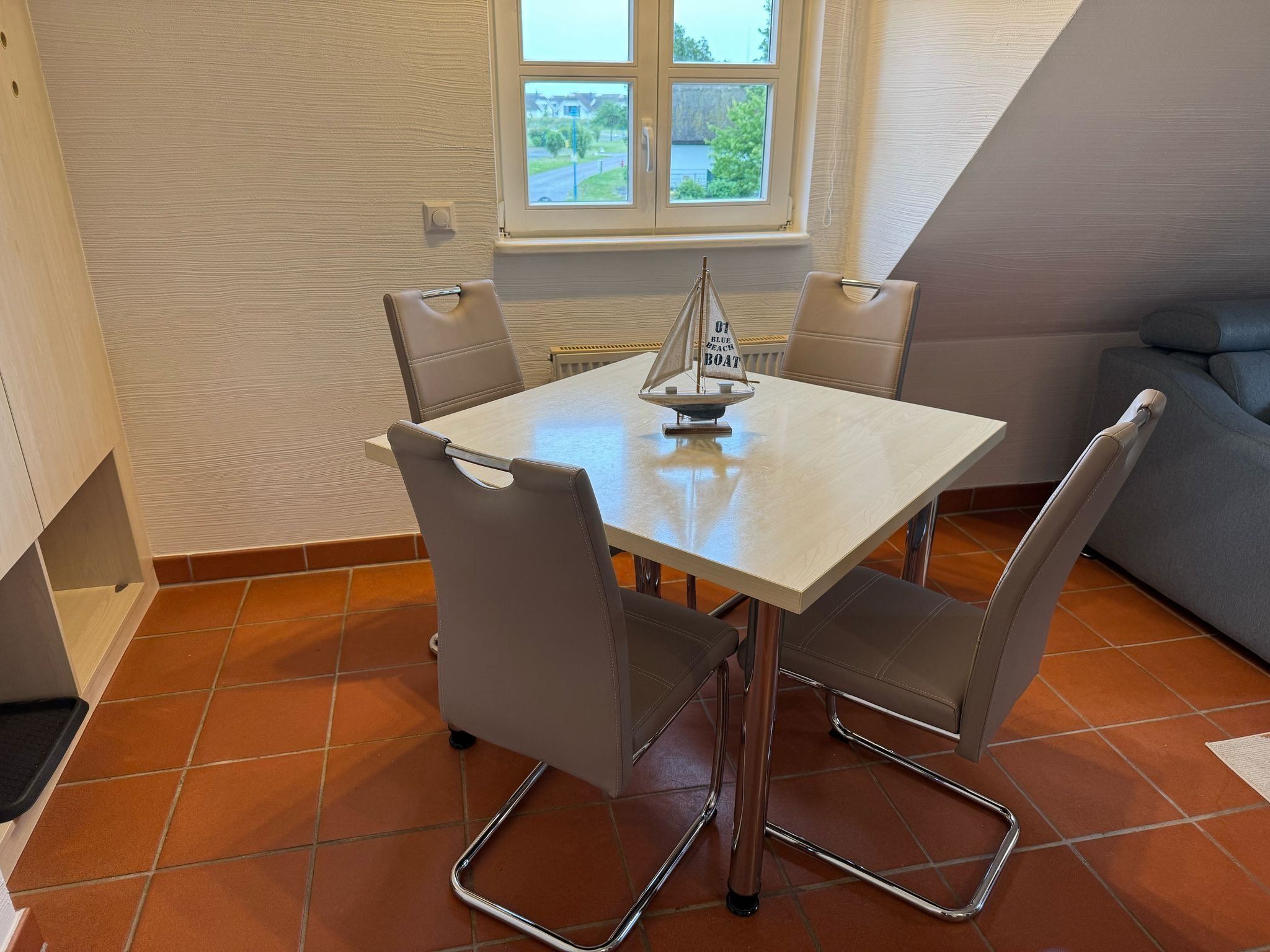 Feriendorf Rugana Komfortplus Ferienwohnung mit 1 Schlafzimmer (C31) Insel Rügen - Wohnzimmer