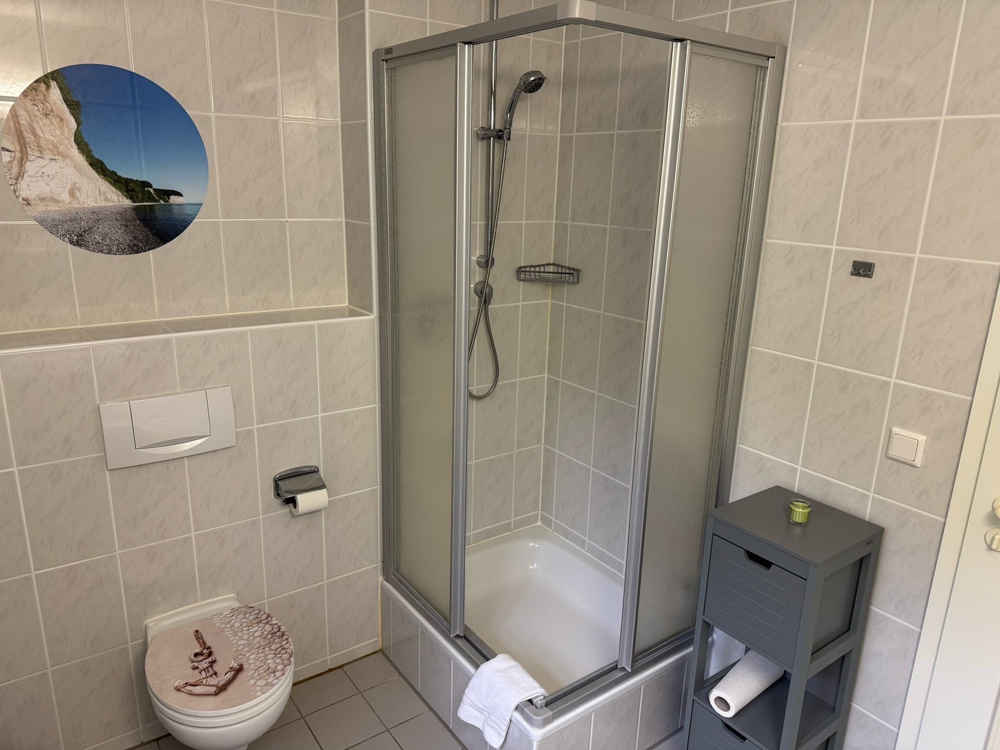 Feriendorf Rugana Komfortplus Ferienwohnung mit 1 Schlafzimmer (C31) Insel Rügen - Badezimmer