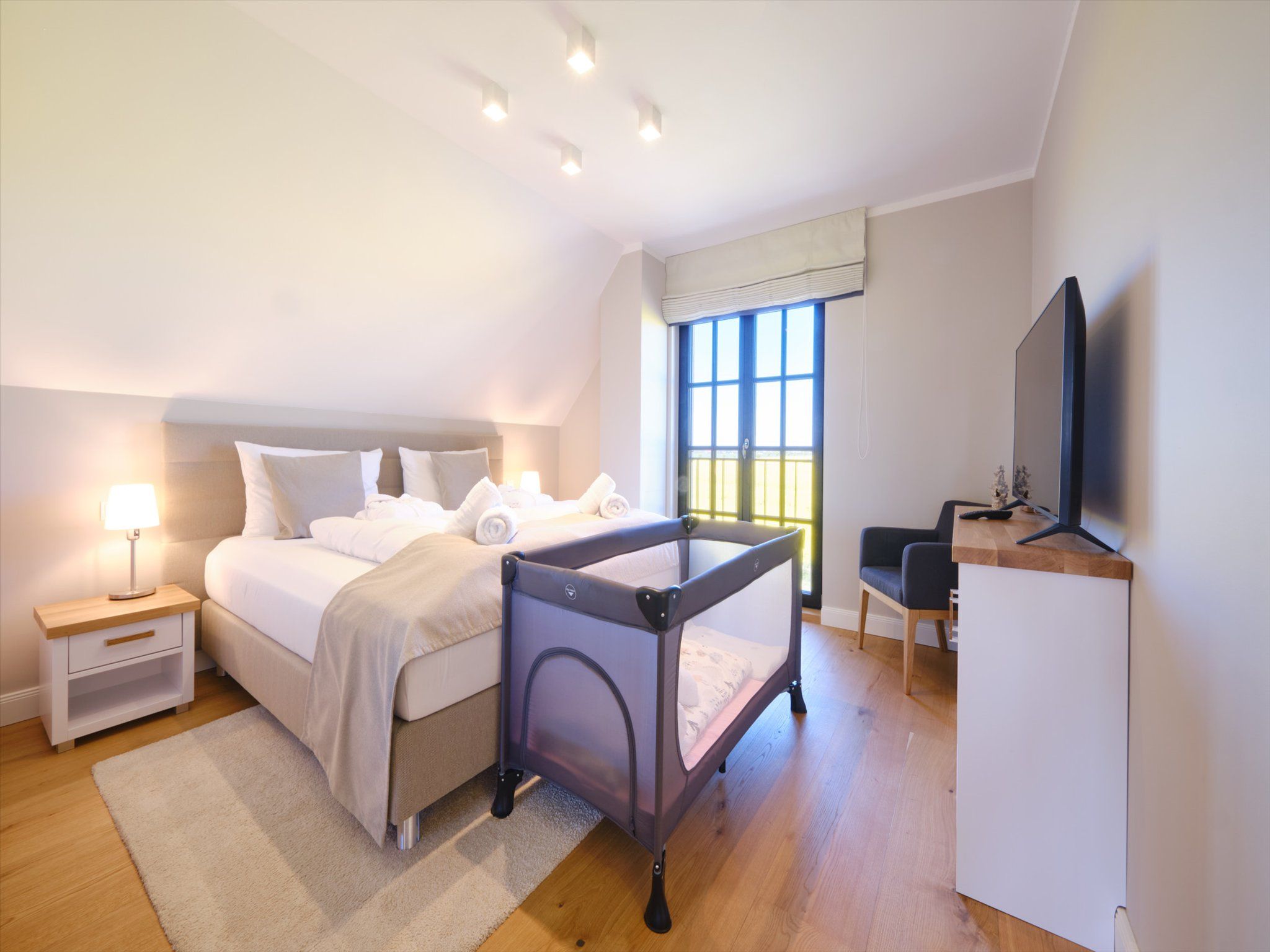 LuxusPlus Reetdachvilla mit 4 Schlafzimmern, Sauna und Kamin (G11) - Schlafzimmer