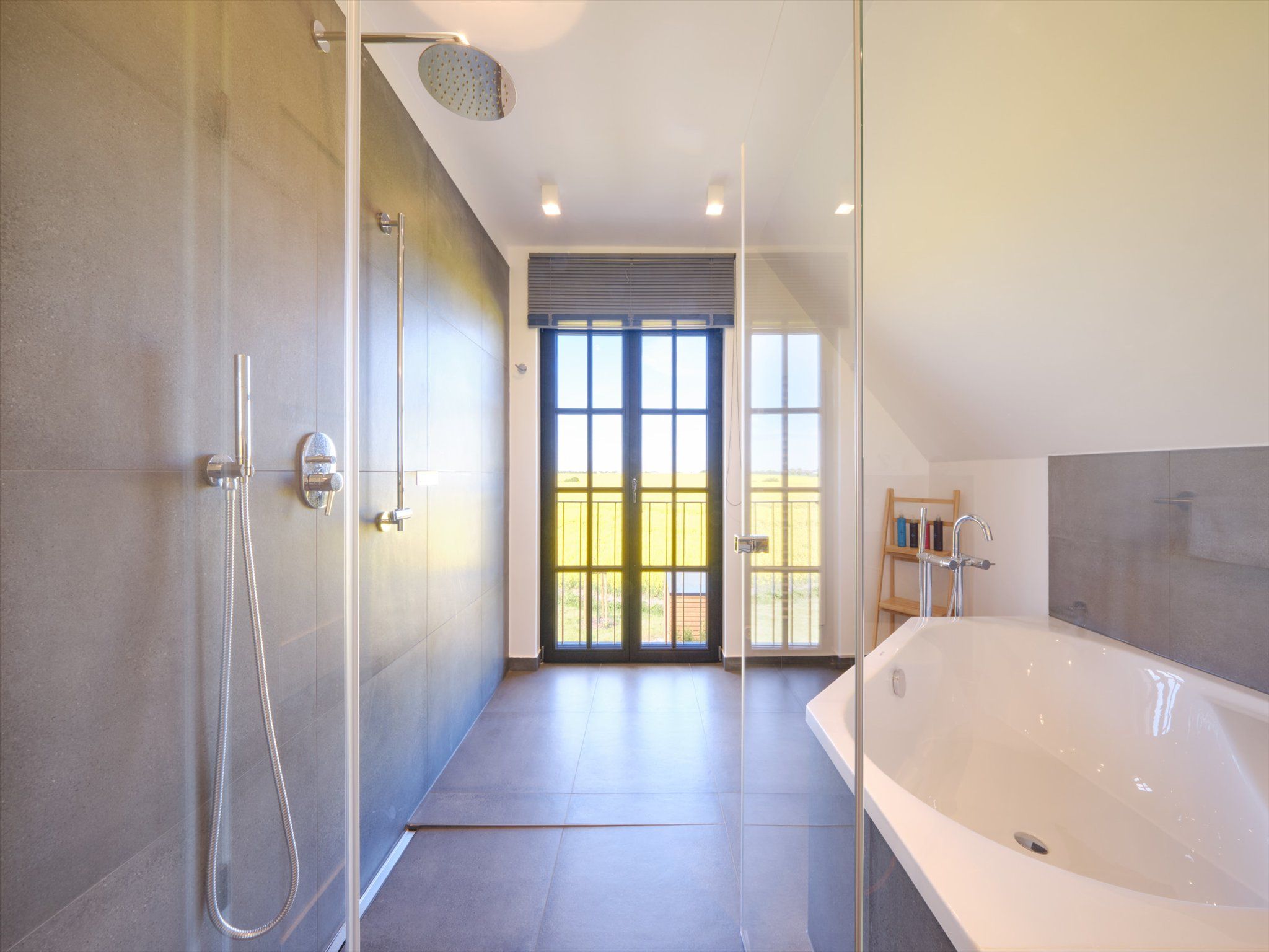 LuxusPlus Reetdachvilla mit 4 Schlafzimmern, Sauna und Kamin (G11) - Badezimmer