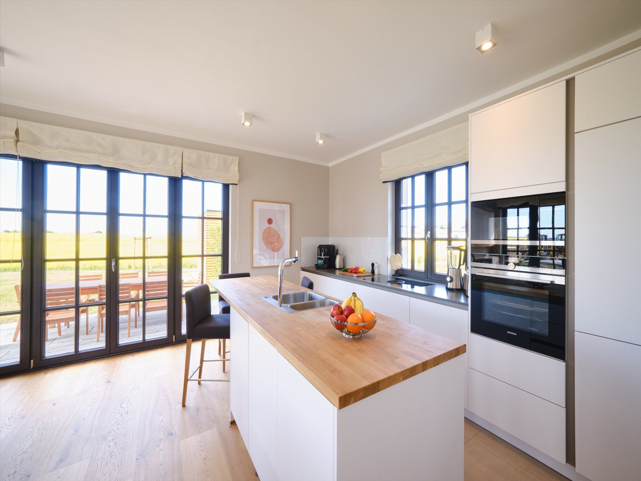 LuxusPlus Reetdachvilla mit 4 Schlafzimmern, Sauna und Kamin (G11) - Küche / Küchenzeile