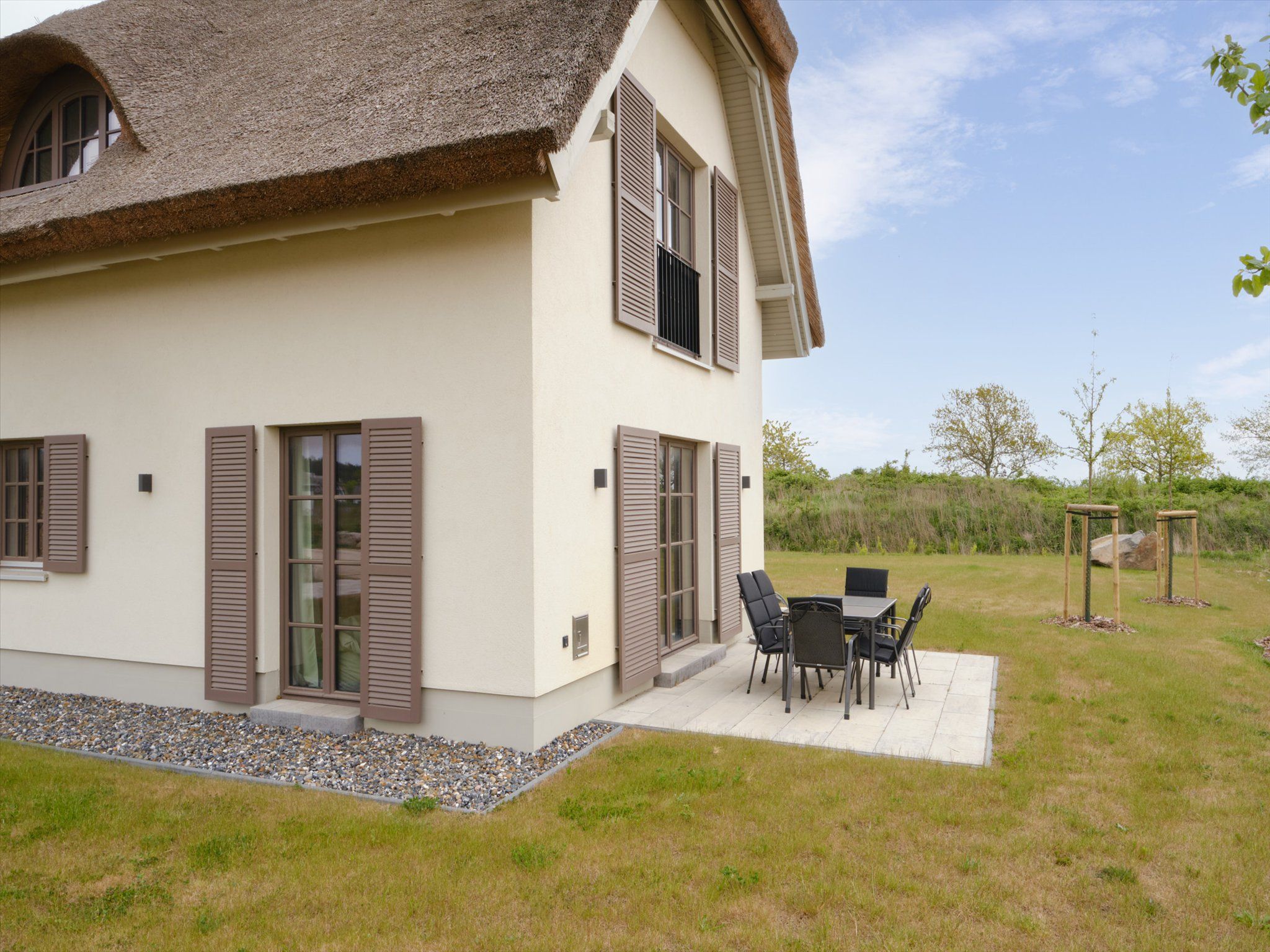 Premium Reetdachvilla mit 3 Schlafzimmern, Sauna und Kamin (H11) - Terrasse