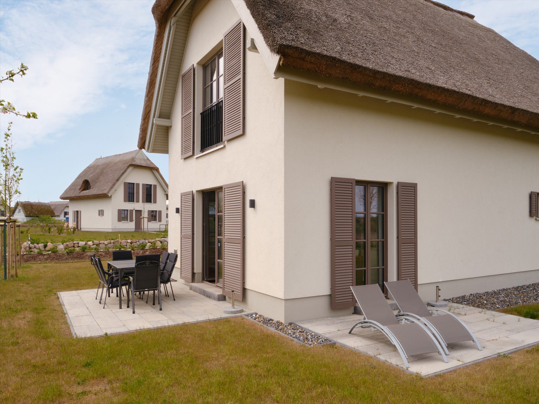 Premium Reetdachvilla mit 3 Schlafzimmern, Sauna und Kamin (H11) - Terrasse