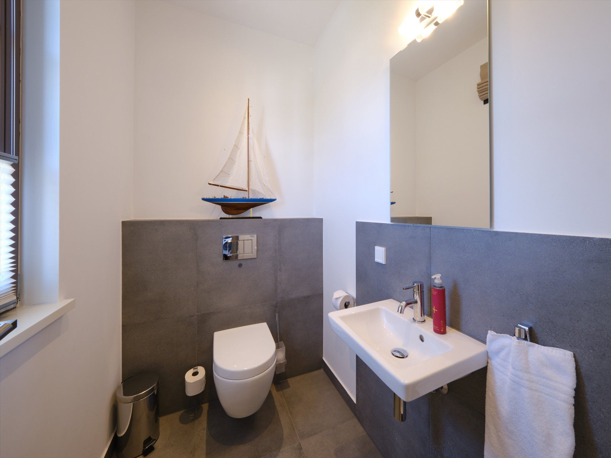 Luxus Reetdachvilla mit 3 Schlafzimmern, Sauna und Kamin (H20) - Gäste-WC