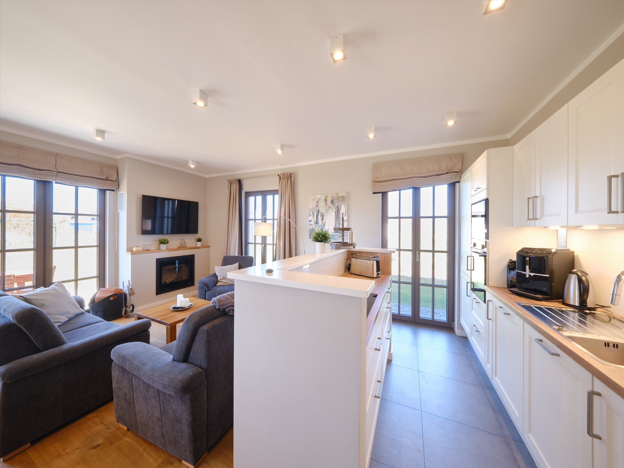 Luxus Reetdachvilla mit 3 Schlafzimmern, Sauna und Kamin (H20) - Küche / Küchenzeile