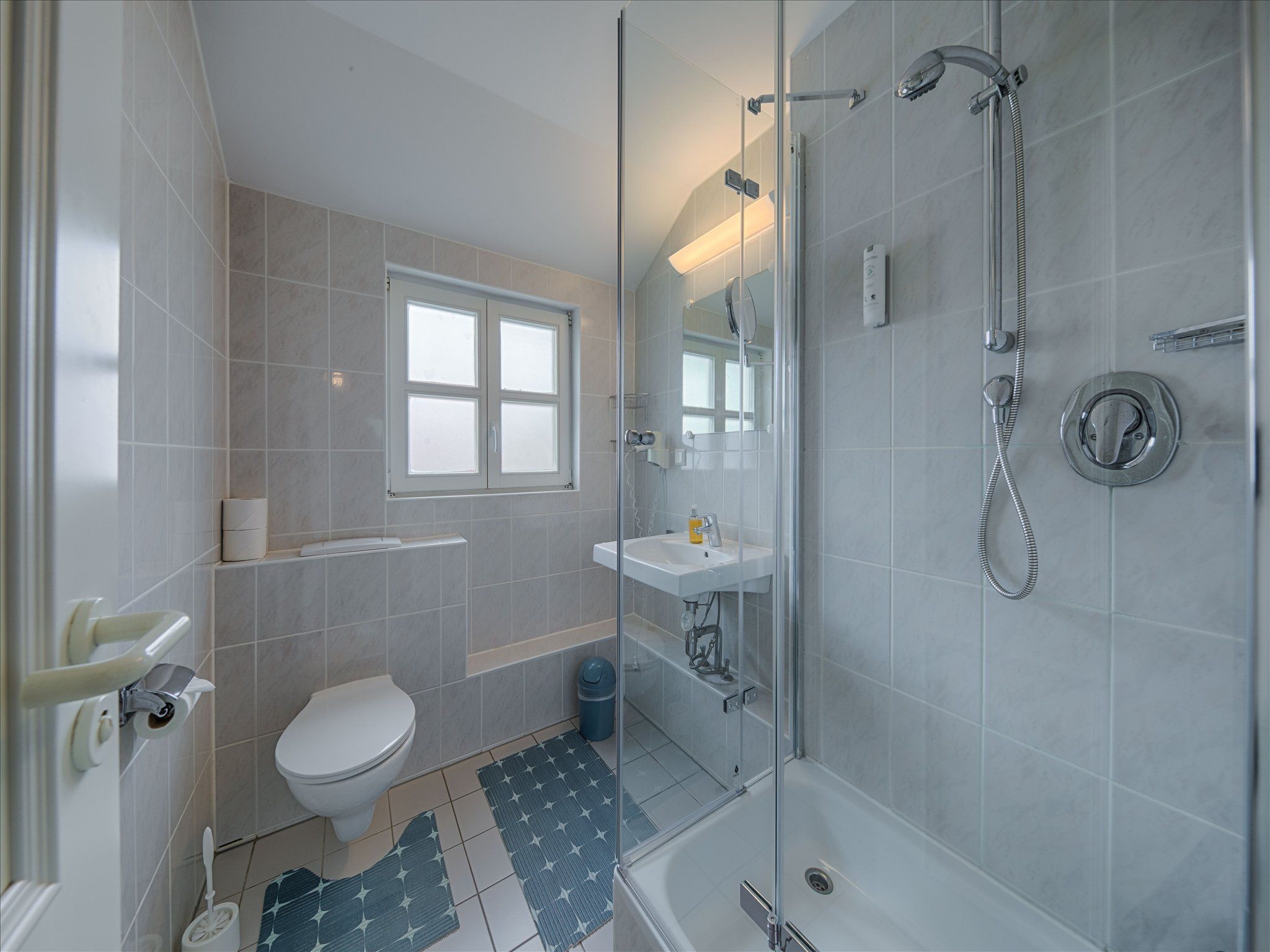 Feriendorf Rugana Komfort Ferienwohnung mit 1 Schlafzimmer (A48) Insel Rügen - Badezimmer