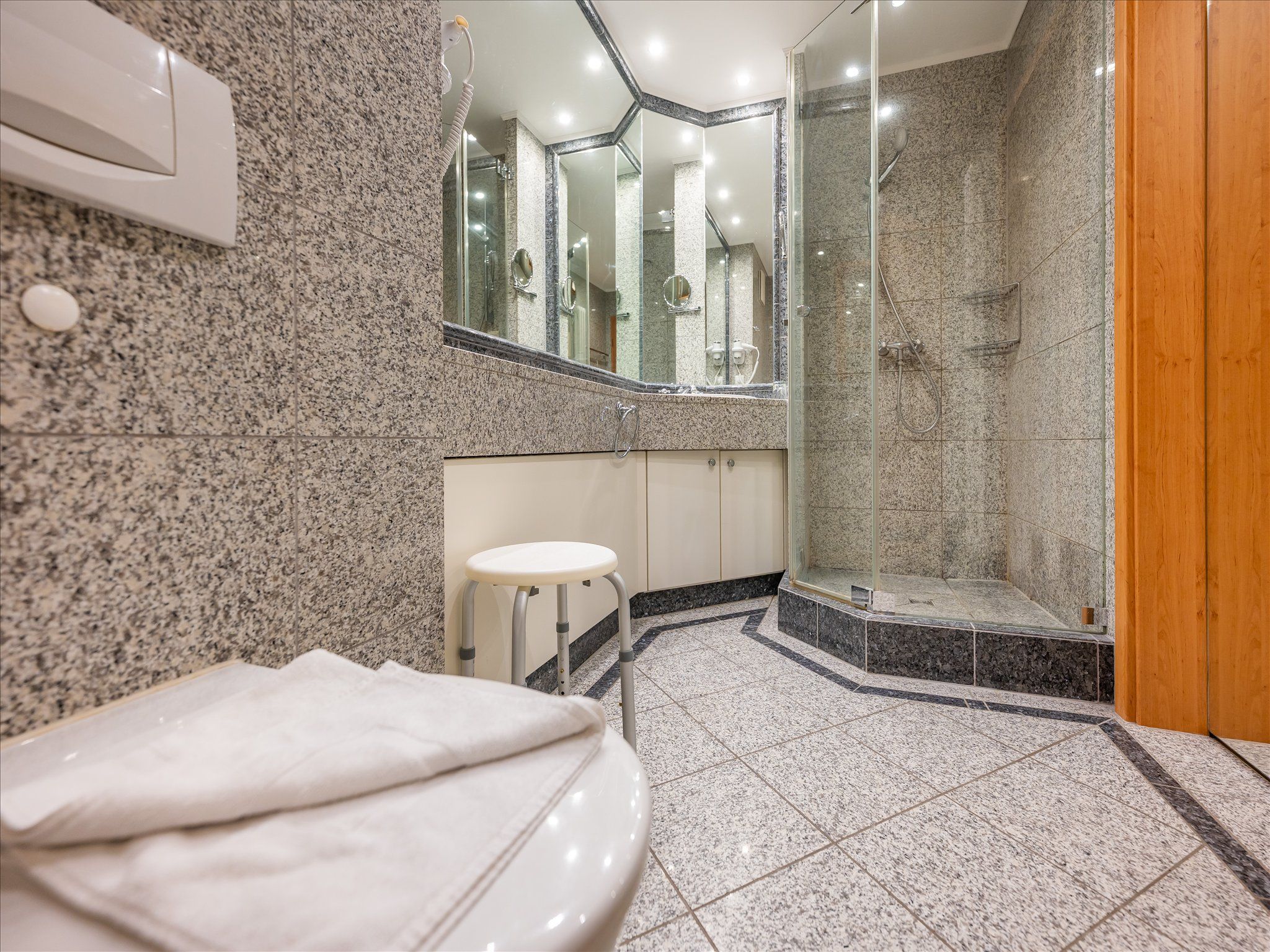 Dünenpark Binz Komfortplus Ferienwohnung mit 1 Schlafzimmer und Balkon im Obergeschoss (205) Insel Rügen - Badezimmer