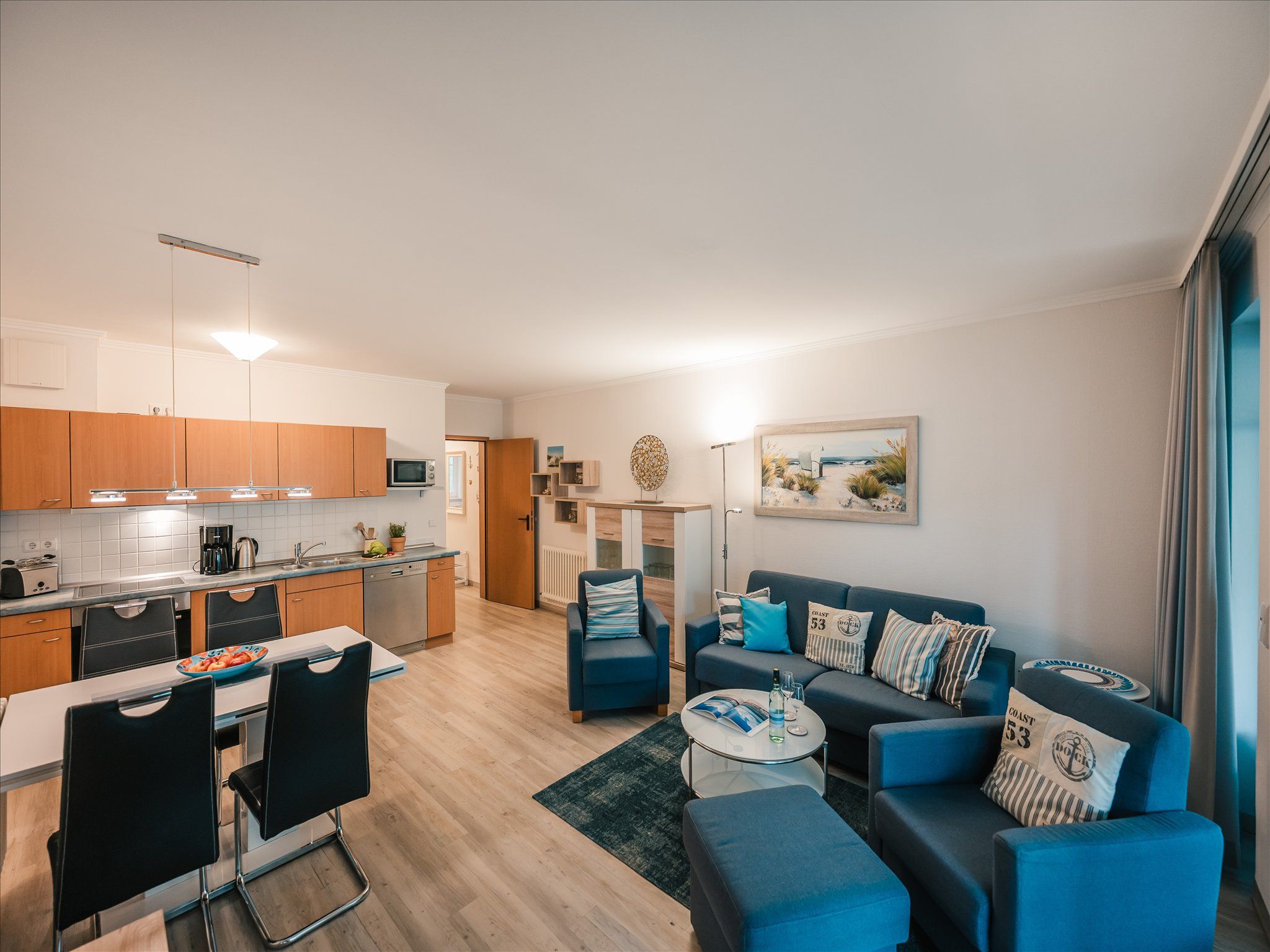 Dünenpark Binz Komfortplus Ferienwohnung mit 1 Schlafzimmer und Balkon im Obergeschoss (205) Insel Rügen - Wohnzimmer