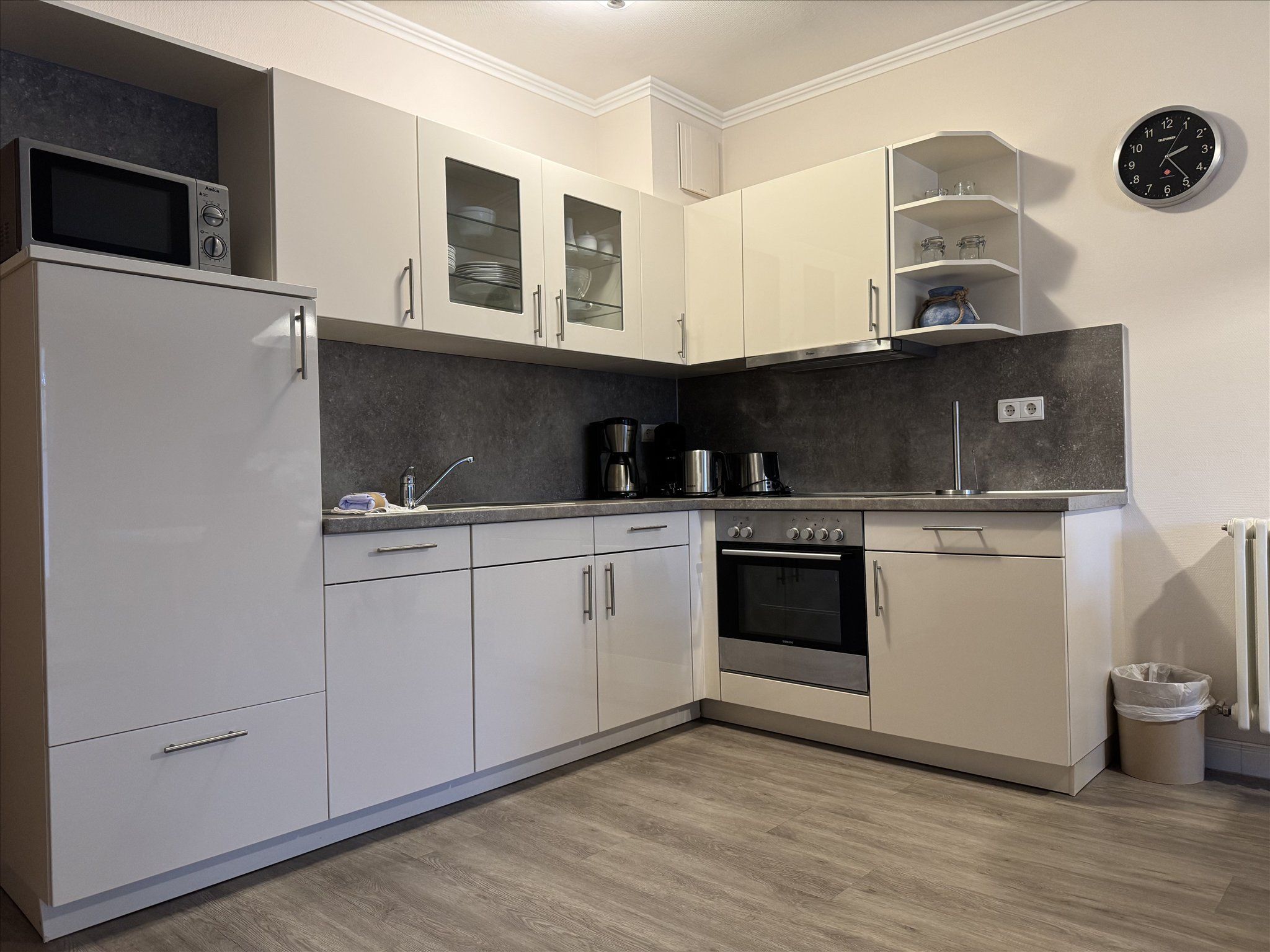 Dünenpark Binz Komfortplus Ferienwohnung mit 1 Schlafzimmer und Balkon im Dachgeschoss (246) Insel Rügen - Küche / Küchenzeile