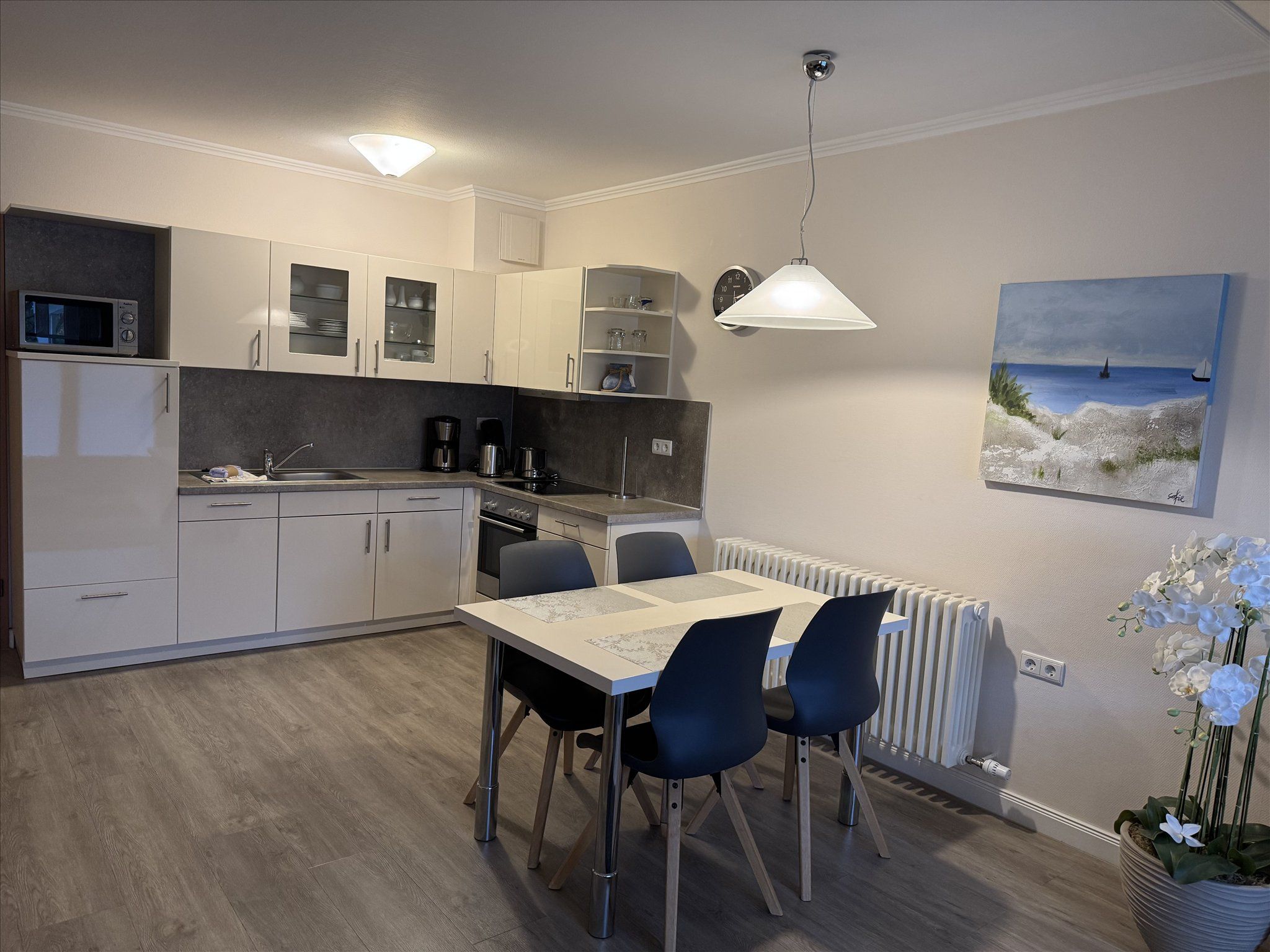 Dünenpark Binz Komfortplus Ferienwohnung mit 1 Schlafzimmer und Balkon im Dachgeschoss (246) Insel Rügen - Küche / Küchenzeile