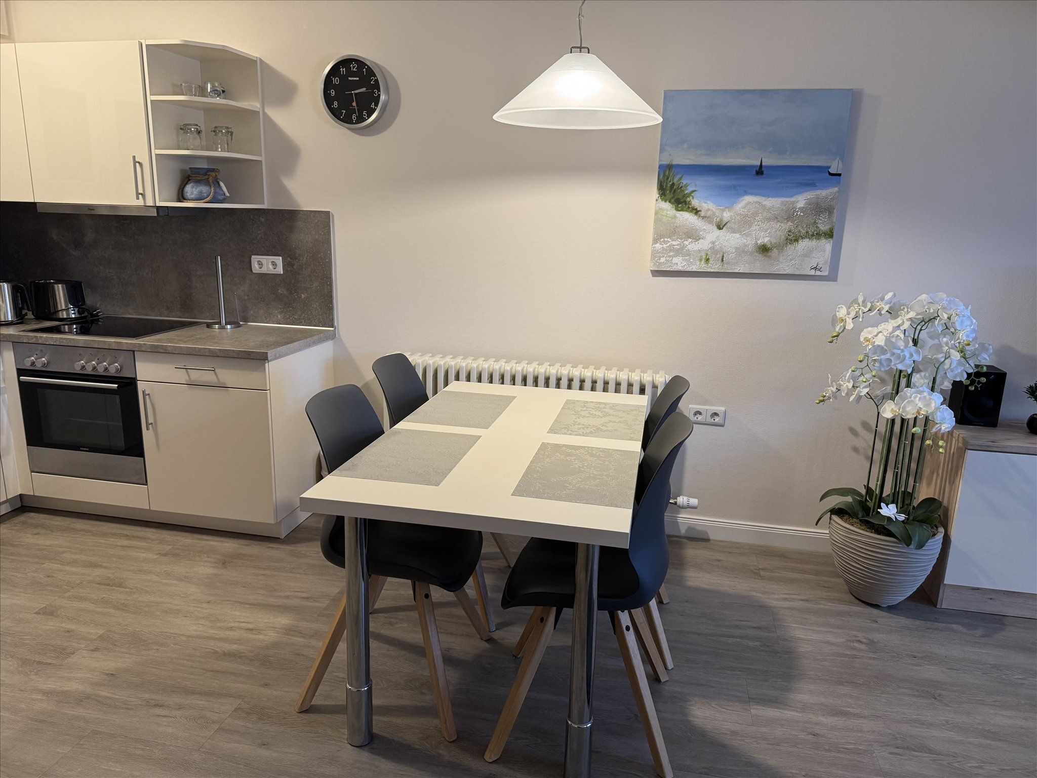 Dünenpark Binz Komfortplus Ferienwohnung mit 1 Schlafzimmer und Balkon im Dachgeschoss (246) Insel Rügen - Wohnzimmer