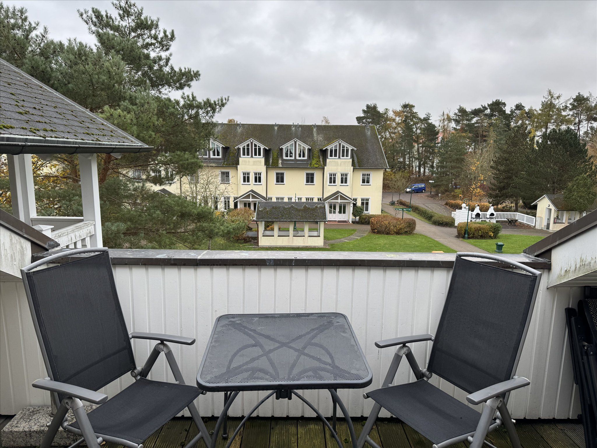 Dünenpark Binz Klassik Ferienwohnung mit 1 Schlafzimmer und Balkon im Dachgeschoss (245) Insel Rügen - Balkon