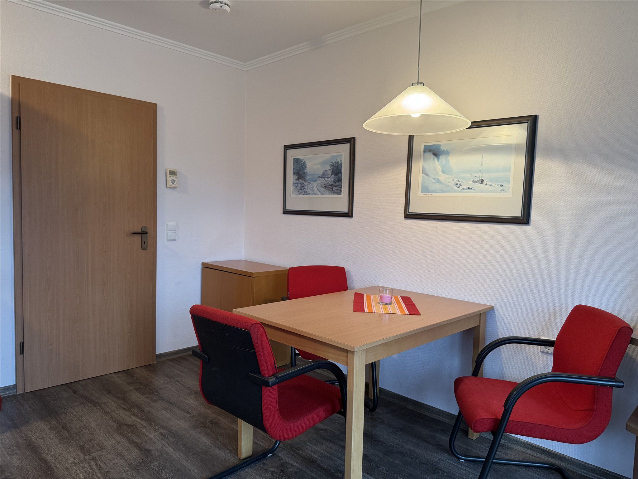 Dünenpark Binz Klassik Ferienwohnung mit 1 Schlafzimmer und Balkon im Dachgeschoss (245) Insel Rügen - Wohnzimmer