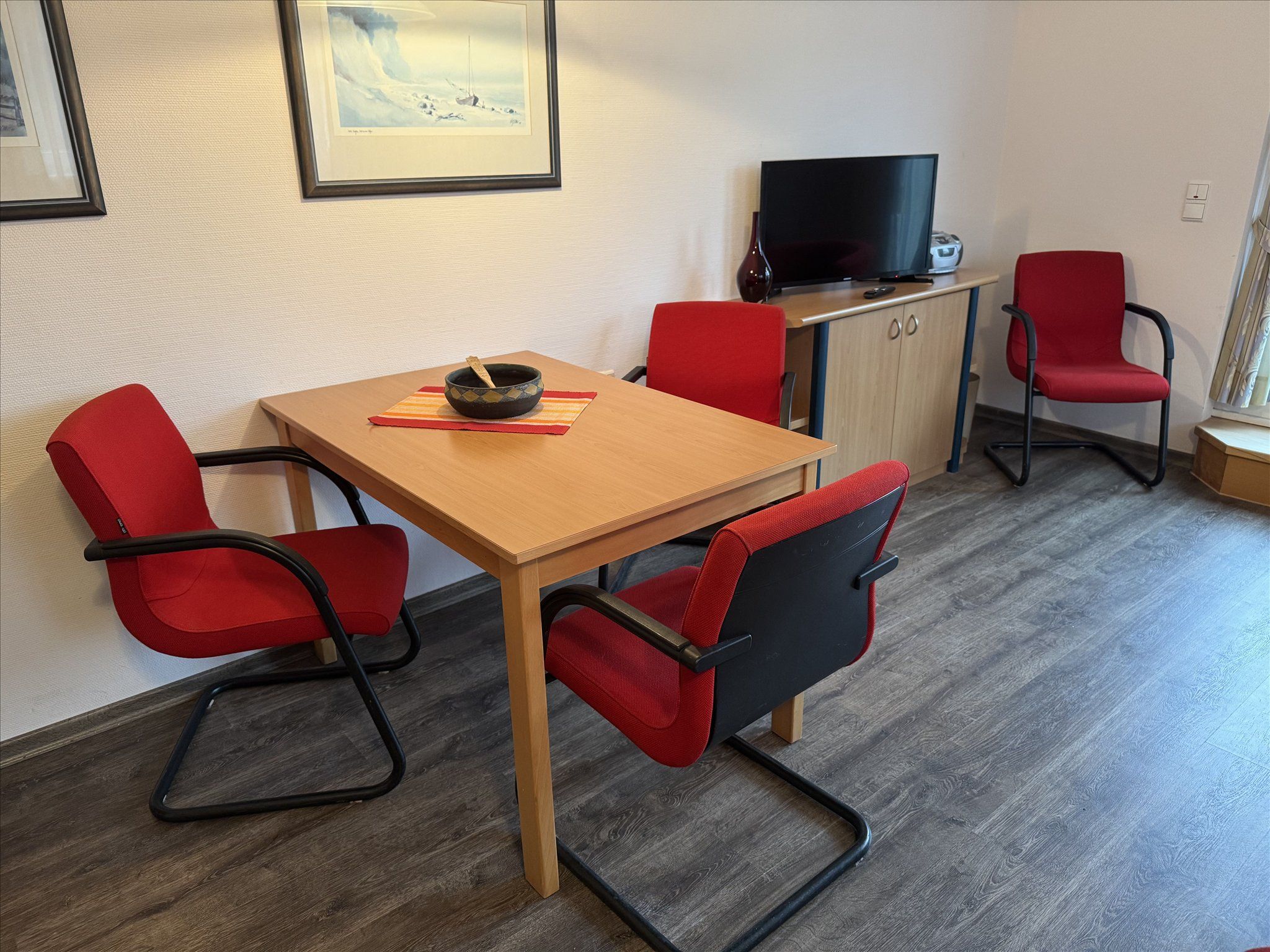 Dünenpark Binz Klassik Ferienwohnung mit 1 Schlafzimmer und Balkon im Dachgeschoss (245) Insel Rügen - Wohnzimmer