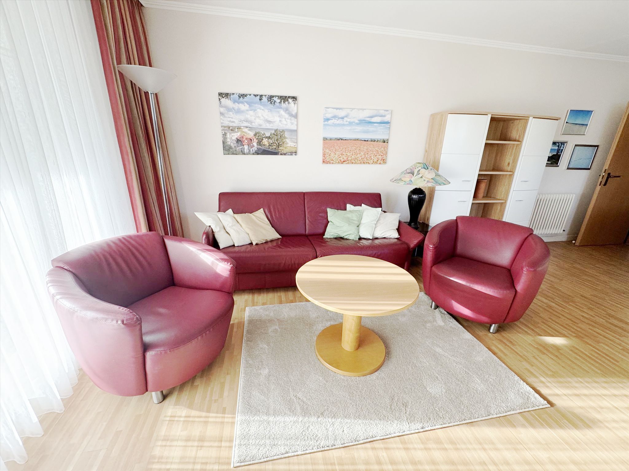 Dünenpark Binz Komfortplus Ferienwohnung mit 1 Schlafzimmer und Balkon im Obergeschoss (230) Insel Rügen - Wohnzimmer