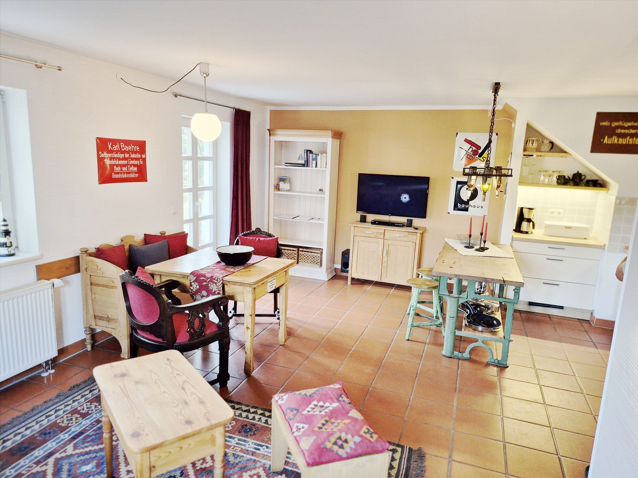 Feriendorf Rugana Komfortplus Ferienwohnung mit 1 Schlafzimmer und Terrasse (D25) Insel Rügen - Wohnzimmer