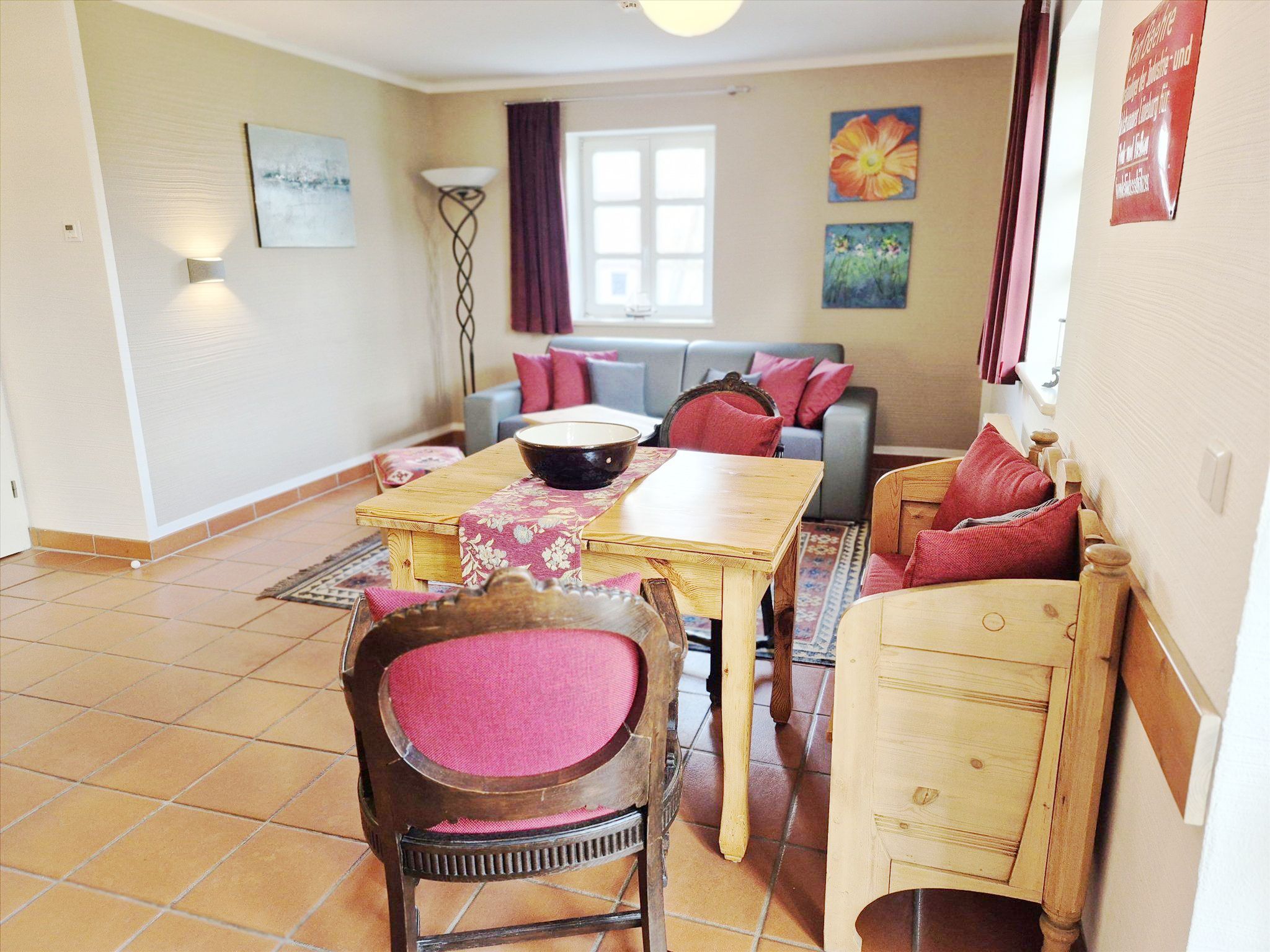 Feriendorf Rugana Komfortplus Ferienwohnung mit 1 Schlafzimmer und Terrasse (D25) Insel Rügen - Wohnzimmer