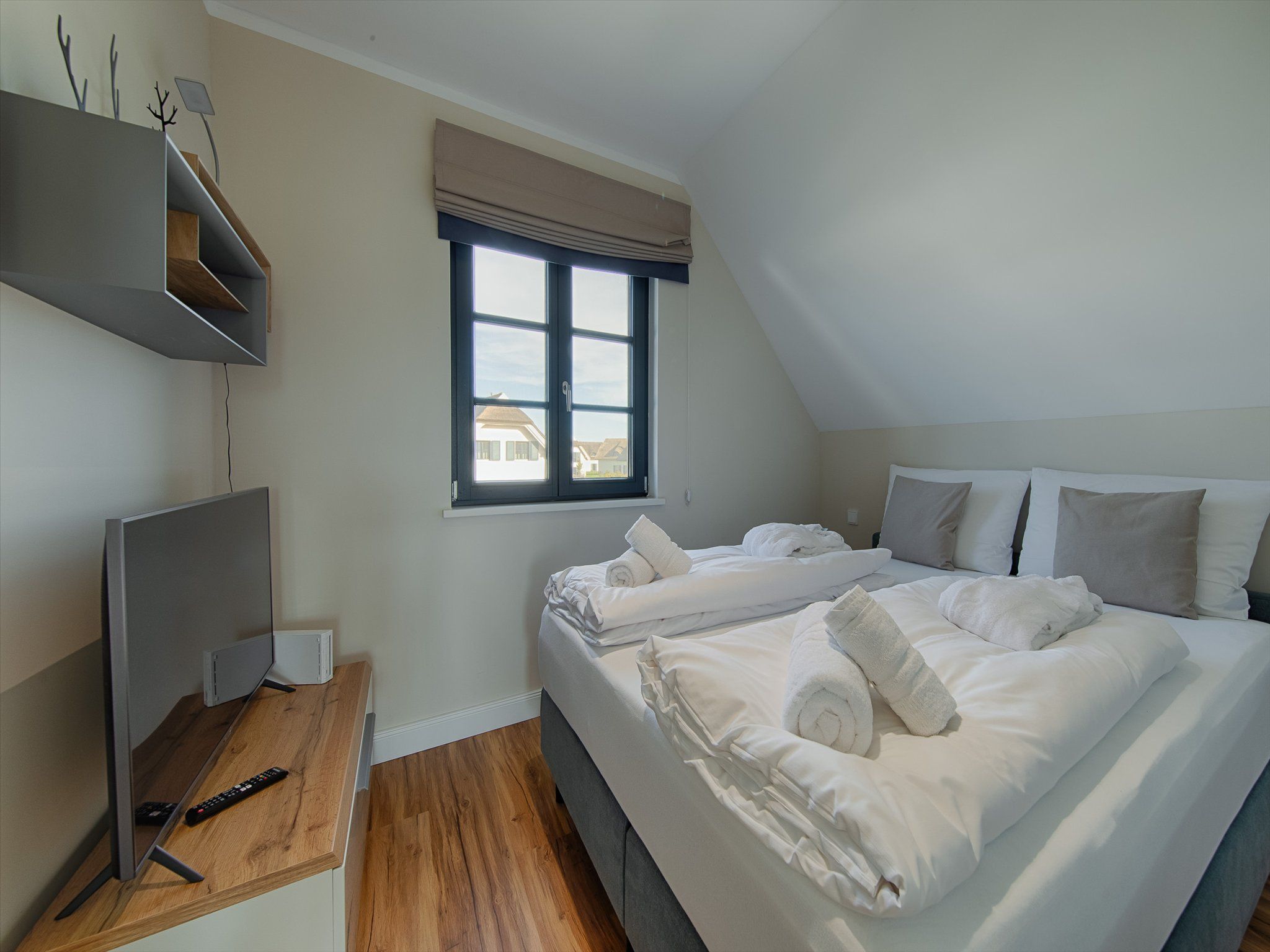 Premium Reetdachvilla mit 3 Schlafzimmern, Sauna, Kamin und Massagesessel (F05) - Schlafzimmer