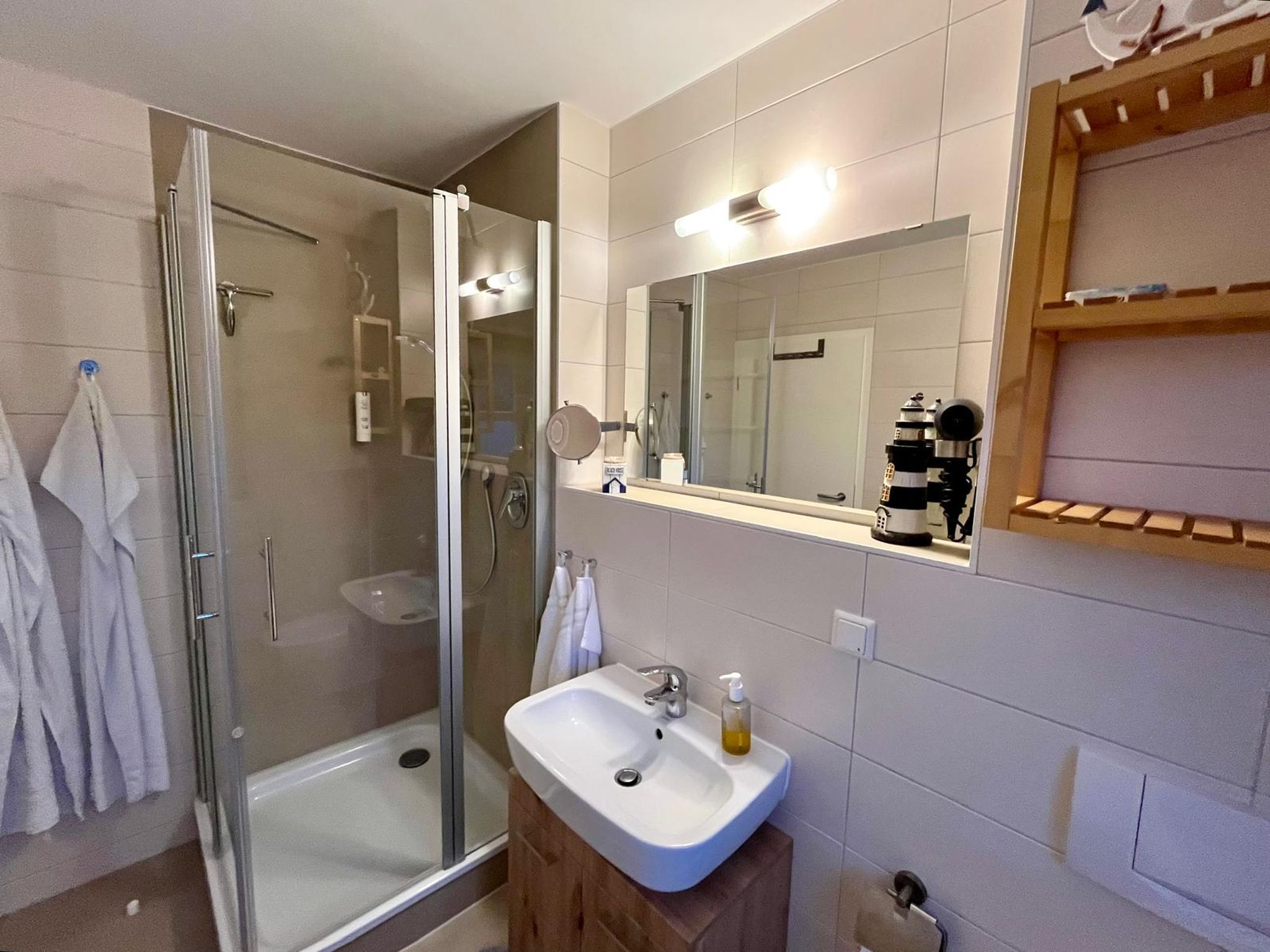 Feriendorf Rugana Komfortplus Ferienwohnung mit 1 Schlafzimmer (A04) Insel Rügen - Badezimmer