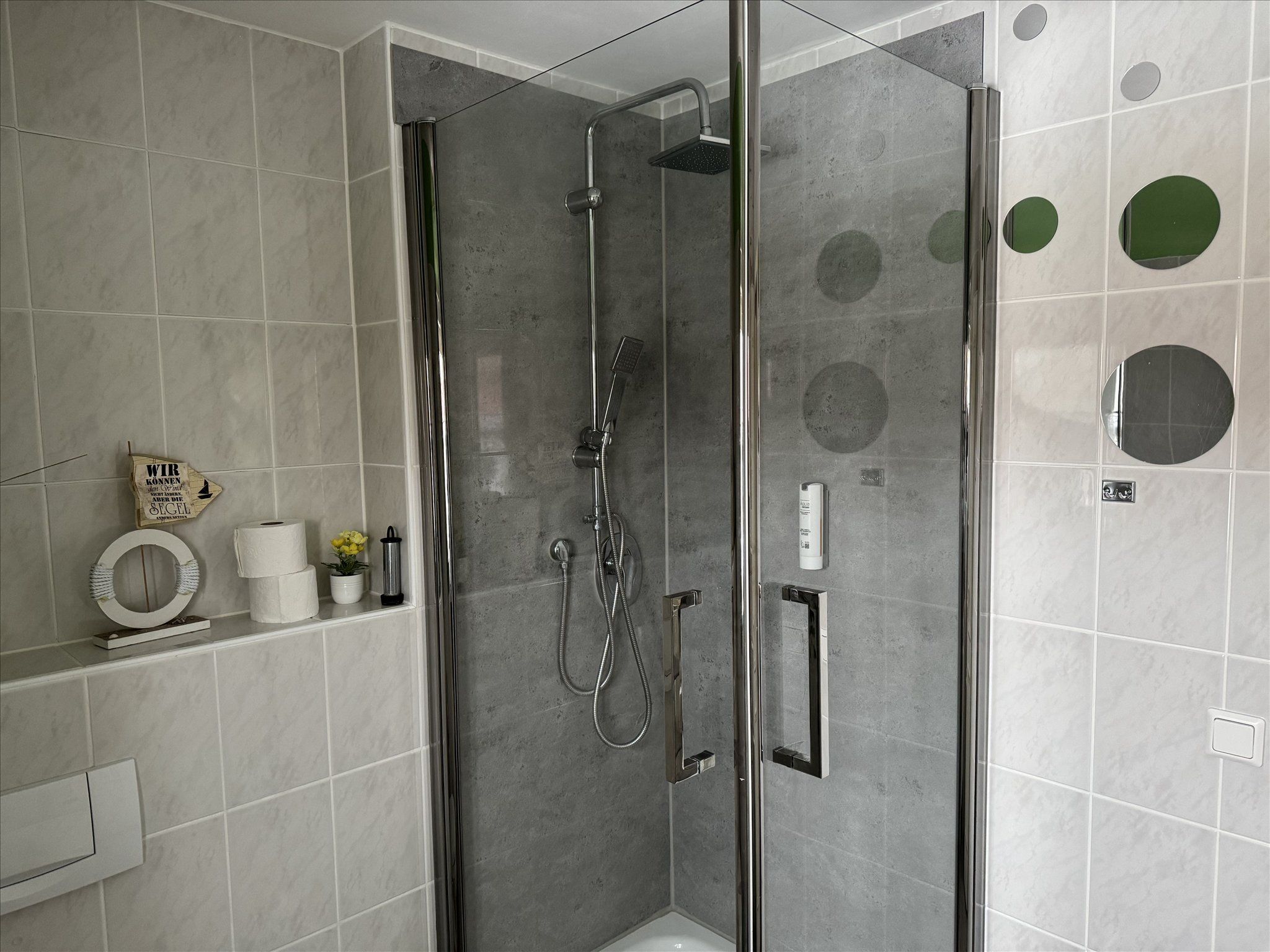 Feriendorf Rugana Komfortplus Ferienwohnung mit 1 Schlafzimmer (B35) Insel Rügen - Badezimmer