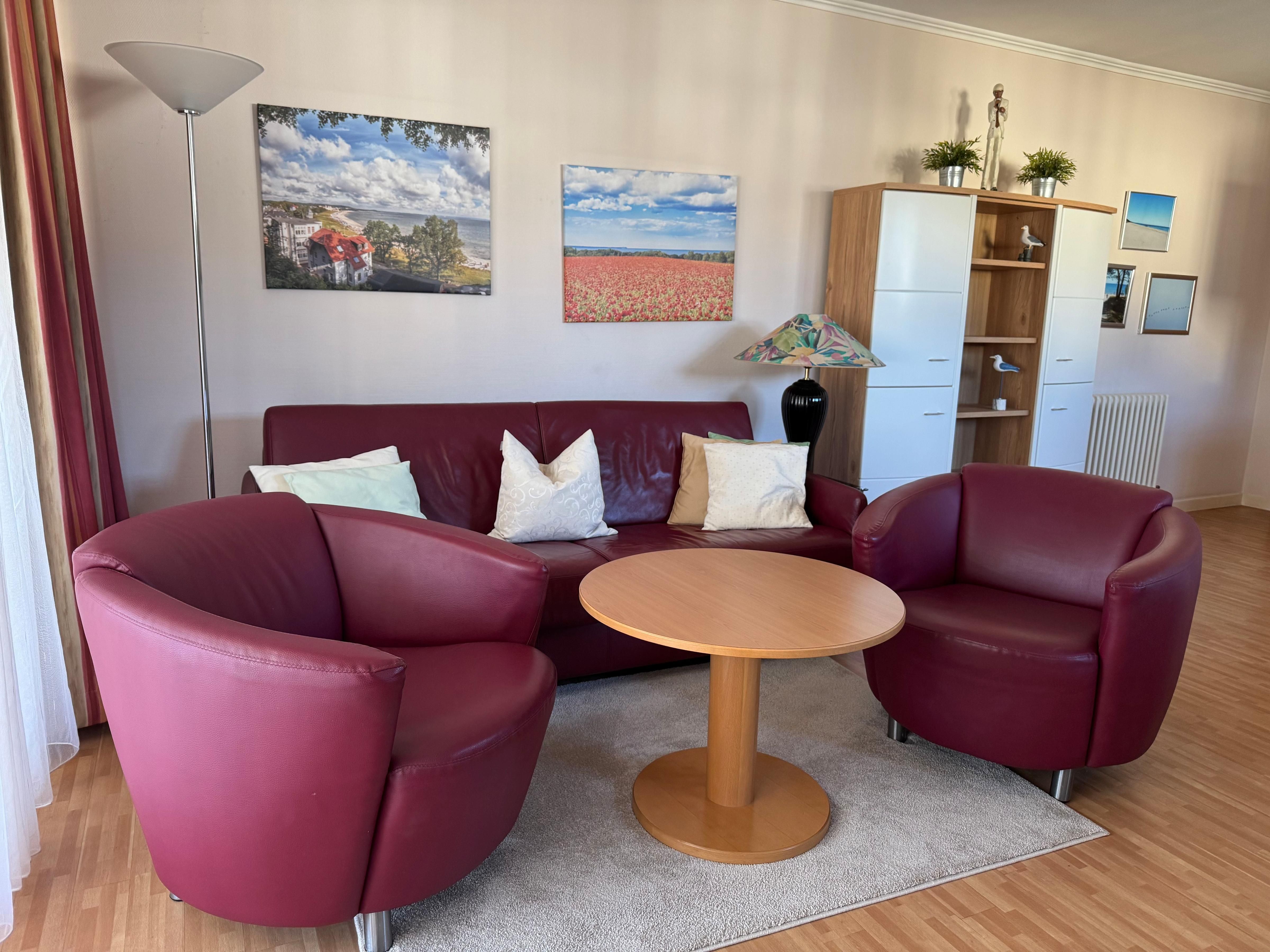 Dünenpark Binz Komfortplus Ferienwohnung mit 1 Schlafzimmer und Balkon im Obergeschoss (230) Insel Rügen - Wohnzimmer