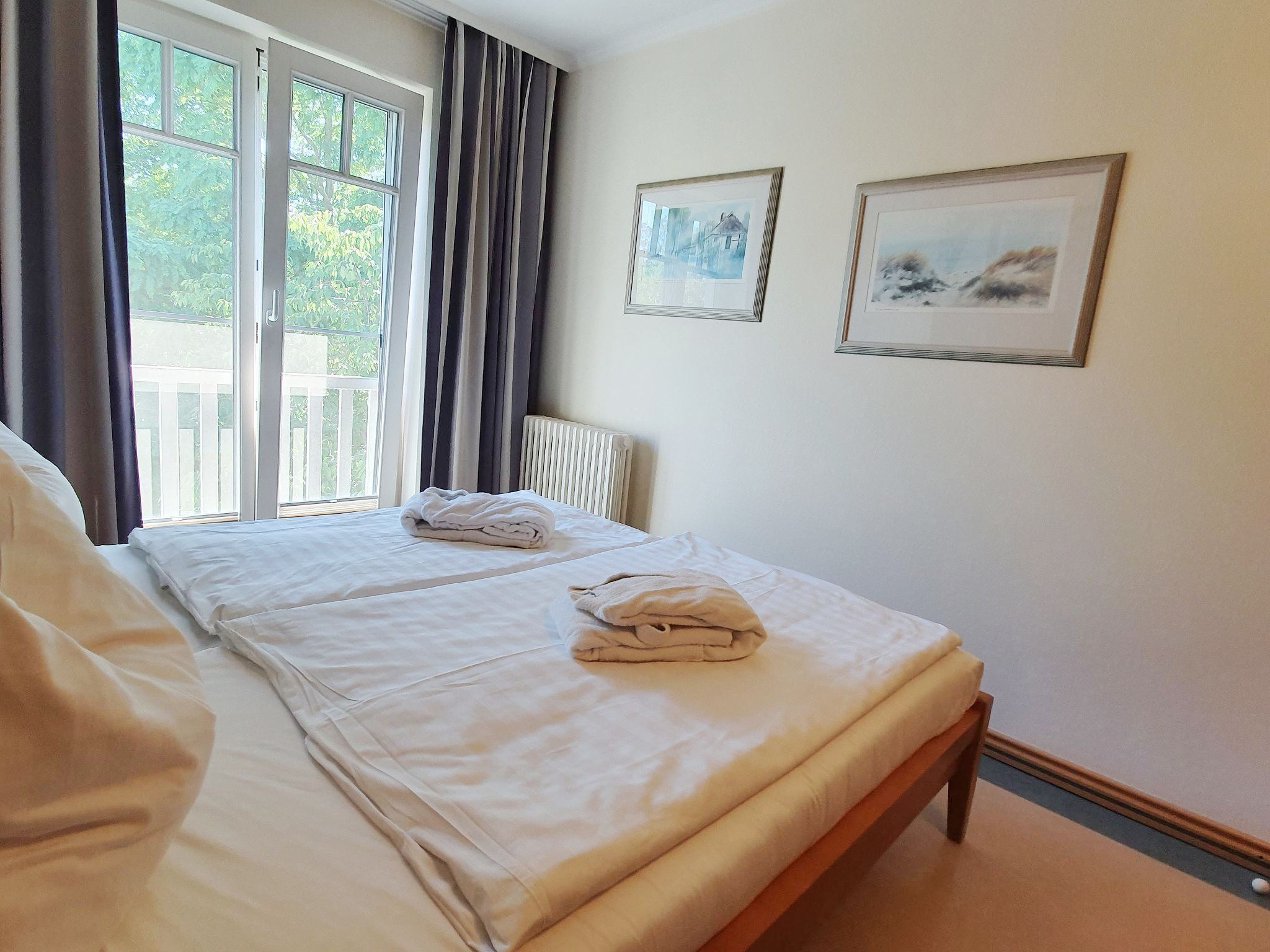 Dünenpark Binz Komfort Ferienwohnung mit 1 Schlafzimmer und Balkon im Dachgeschoss (282) Insel Rügen - Schlafzimmer