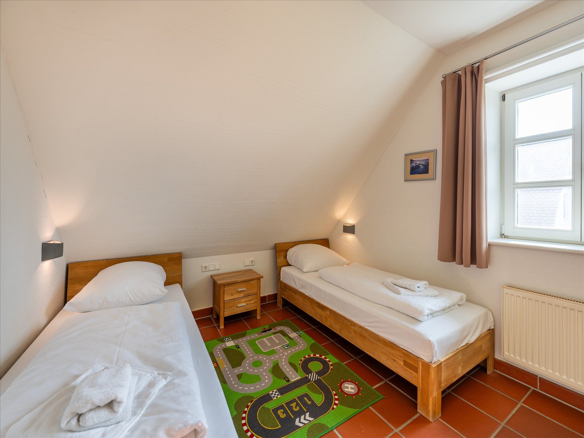 Feriendorf Rugana Komfortplus Ferienwohnung mit 2 Schlafzimmern und Terrasse (A64) Insel Rügen - Schlafzimmer