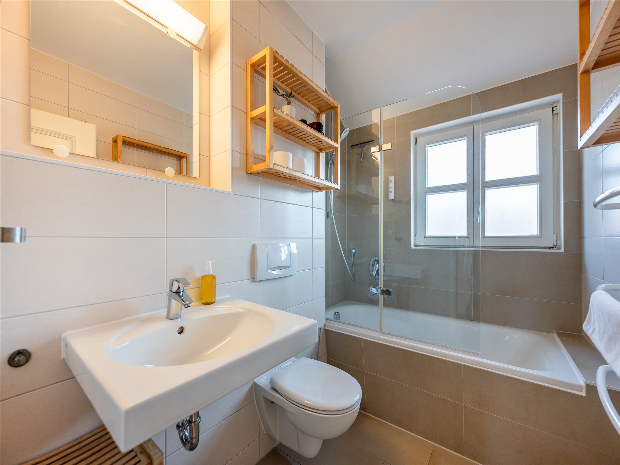 Feriendorf Rugana Komfortplus Ferienwohnung mit 2 Schlafzimmern und Terrasse (A64) Insel Rügen - Badezimmer