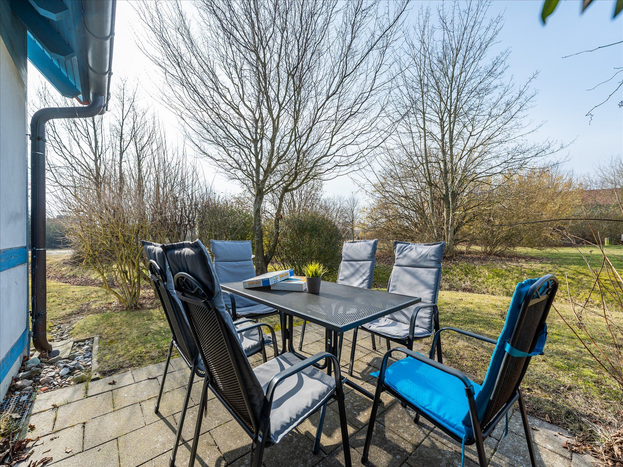 Feriendorf Rugana Komfortplus Ferienwohnung mit 2 Schlafzimmern und Terrasse (A64) Insel Rügen - Terrasse