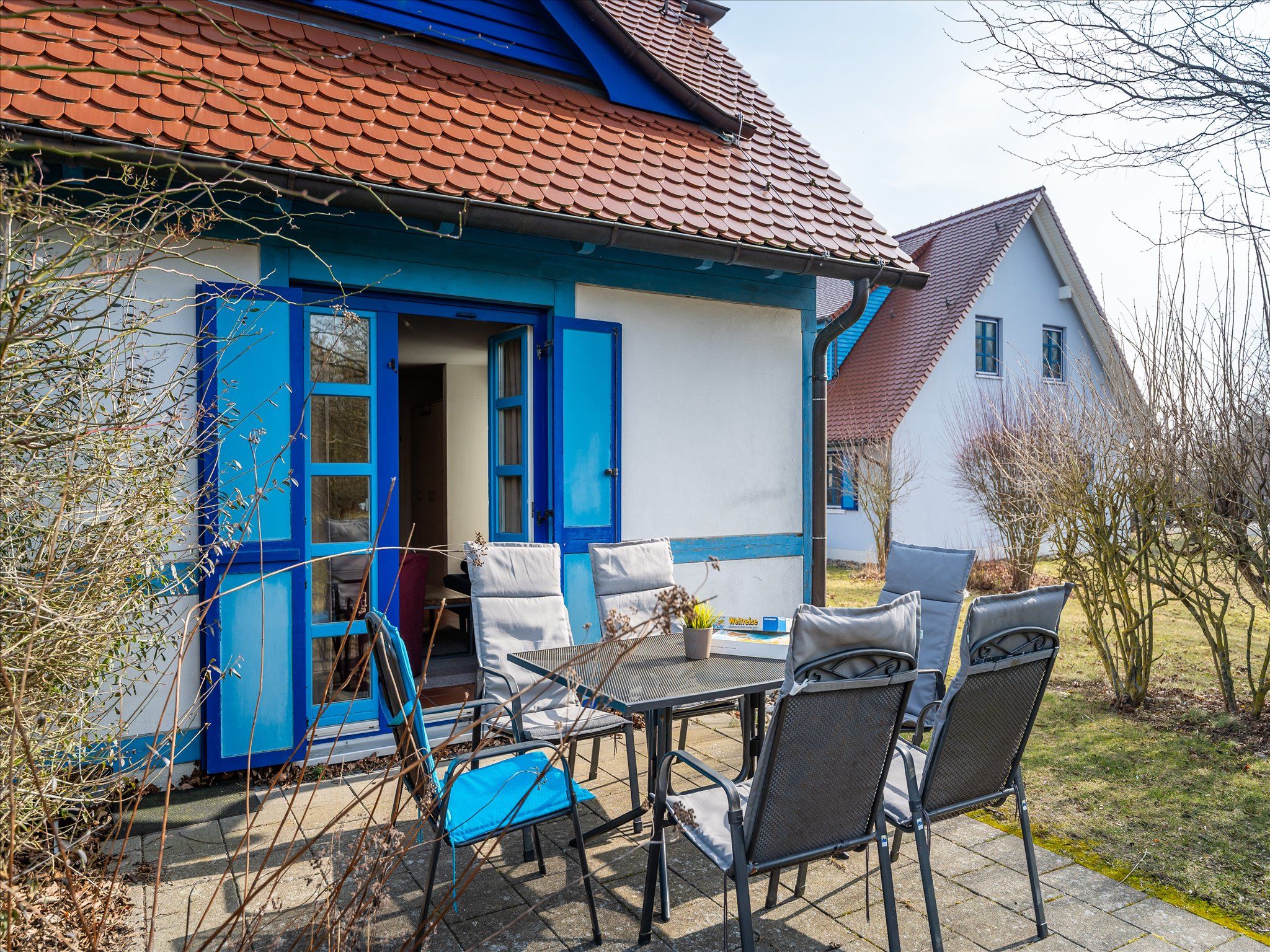 Feriendorf Rugana Komfortplus Ferienwohnung mit 2 Schlafzimmern und Terrasse (A64) Insel Rügen - Terrasse