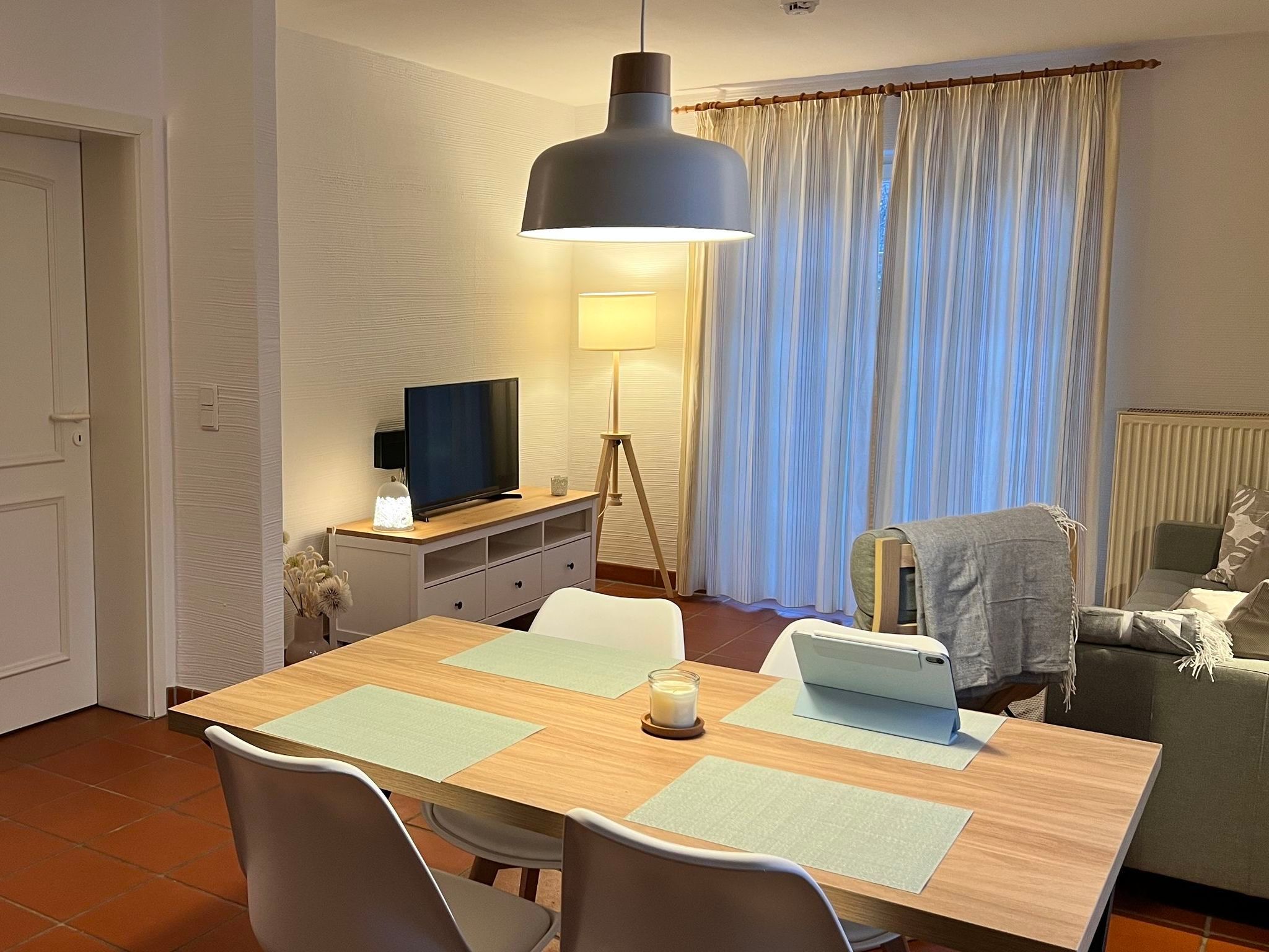 Feriendorf Rugana Klassik Ferienwohnung mit 1 Schlafzimmer und Terrasse (A33) Insel Rügen - Wohnzimmer