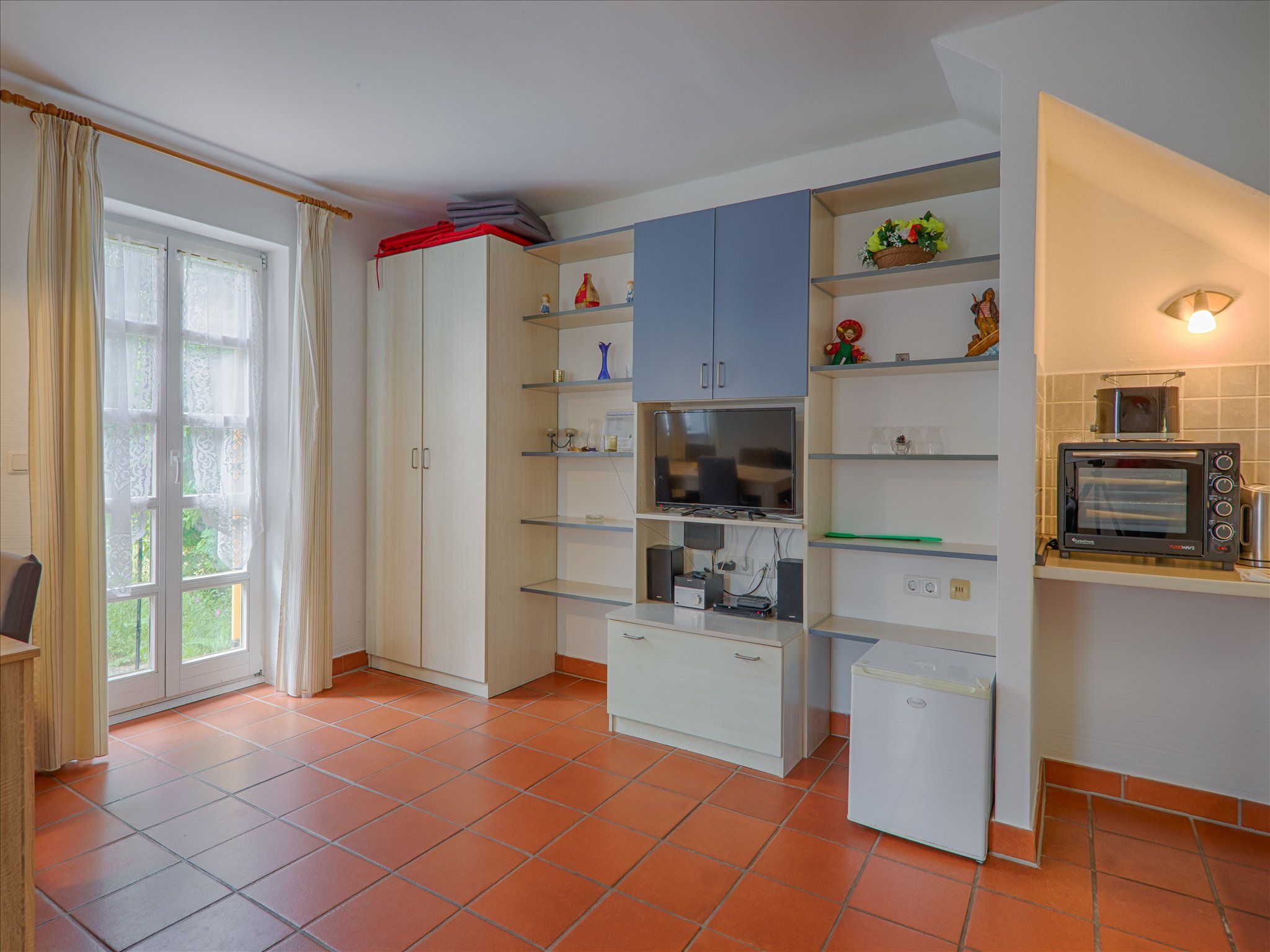Feriendorf Rugana Klassik Ferienwohnung mit 1 Schlafzimmer und Terrasse (A24) Insel Rügen - Wohnzimmer