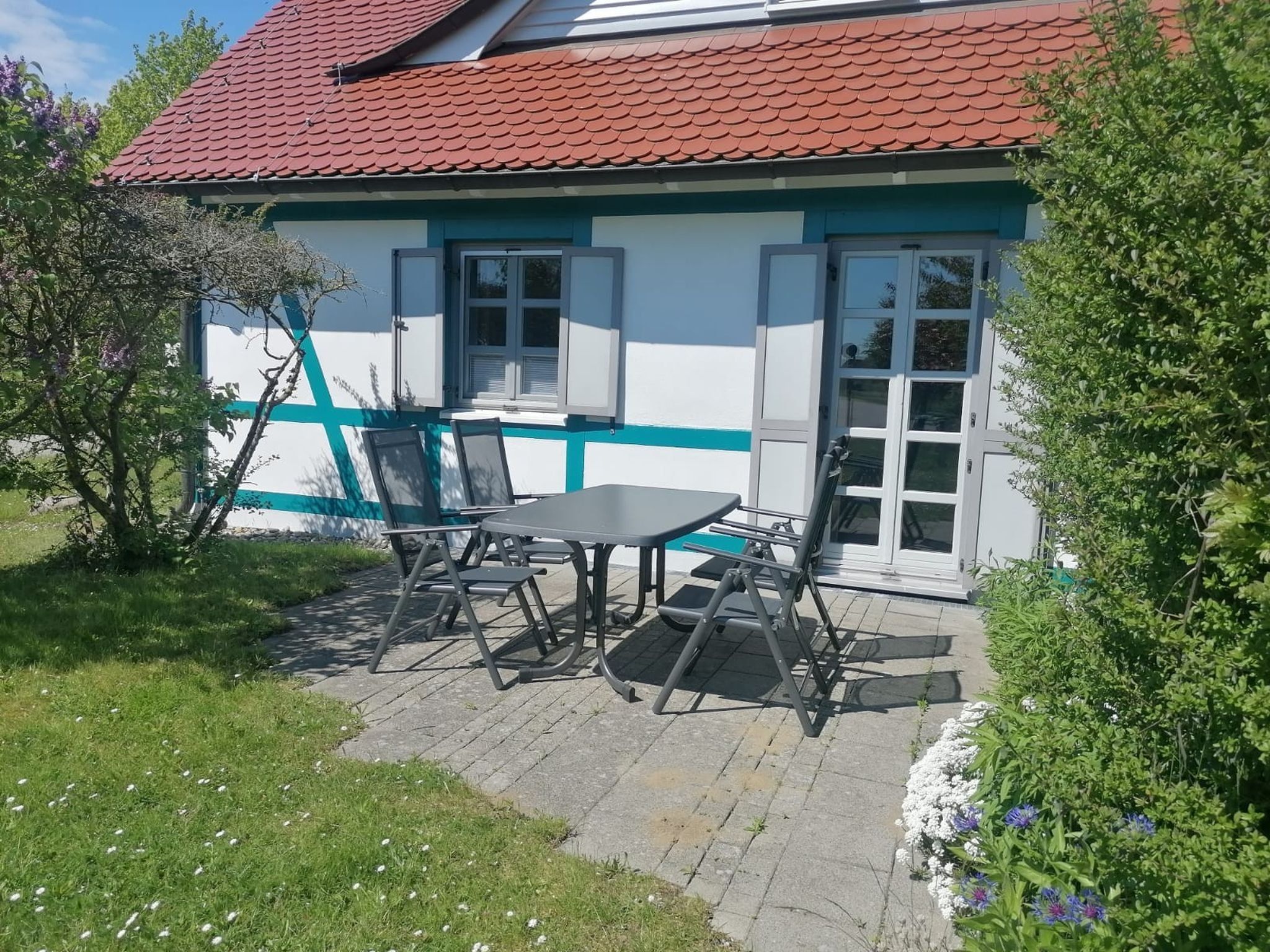 Feriendorf Rugana Komfortplus Ferienwohnung mit 1 Schlafzimmern und Terrasse (C30) Insel Rügen - Terrasse