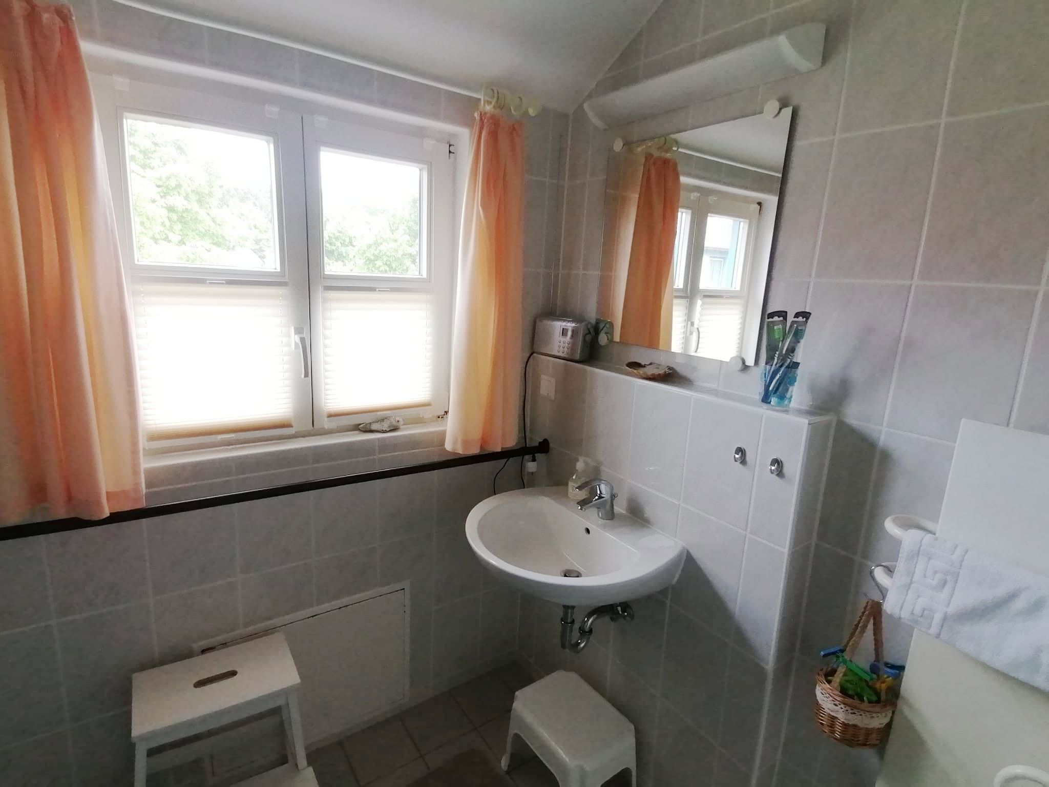 Feriendorf Rugana Budget Ferienwohnung mit 1 Schlafzimmer (A67) Insel Rügen - Badezimmer