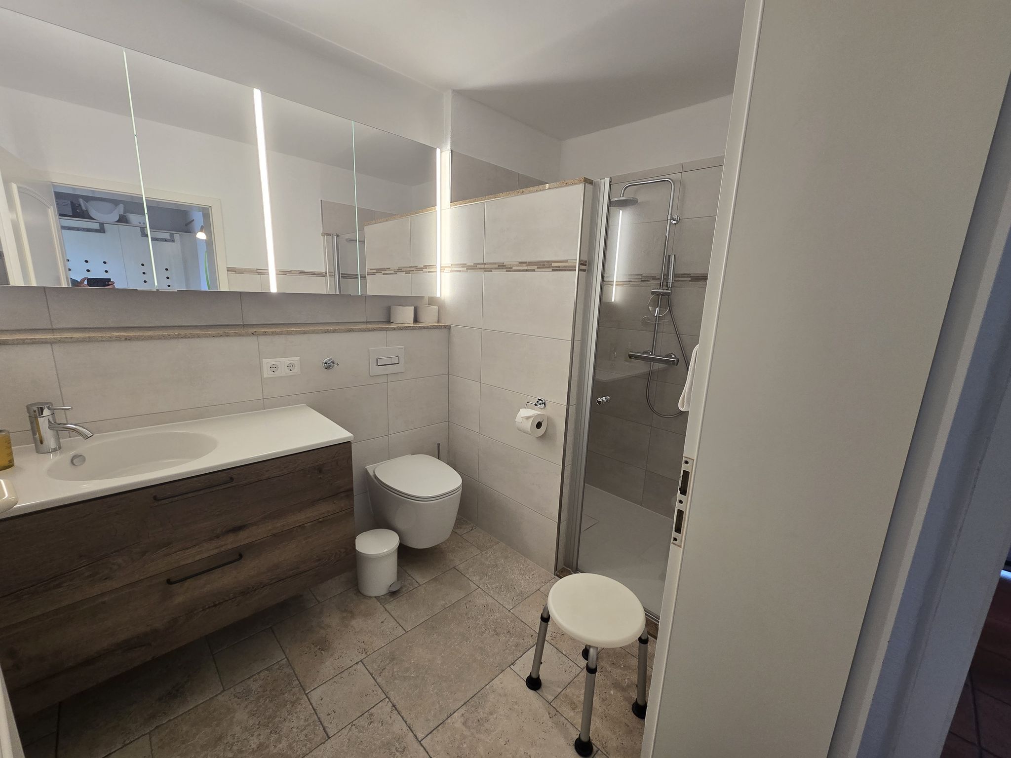 Feriendorf Rugana Komfort Ferienwohnung mit 1 Schlafzimmer und Terrasse (B11) Insel Rügen - Badezimmer