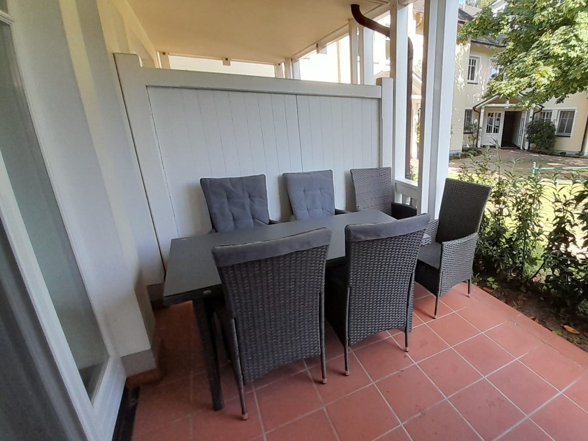 Dünenpark Binz Komfort Ferienwohnung mit 1 Schlafzimmer und Terrasse im Erdgeschoss (239) Insel Rügen - Terrasse