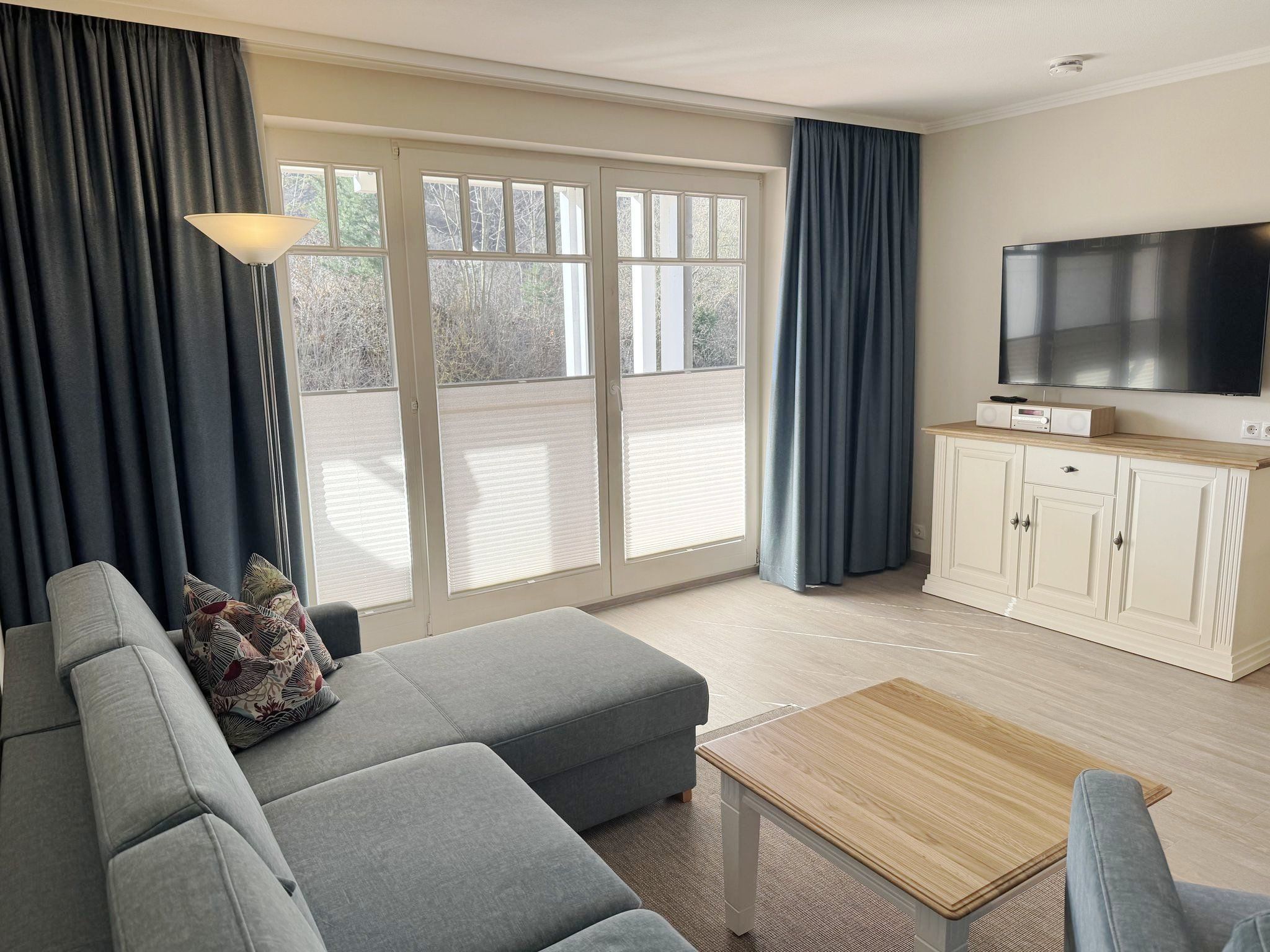 Dünenpark Binz Komfort Ferienwohnung mit 1 Schlafzimmer und Terrasse im Erdgeschoss (285) Insel Rügen - Wohnzimmer