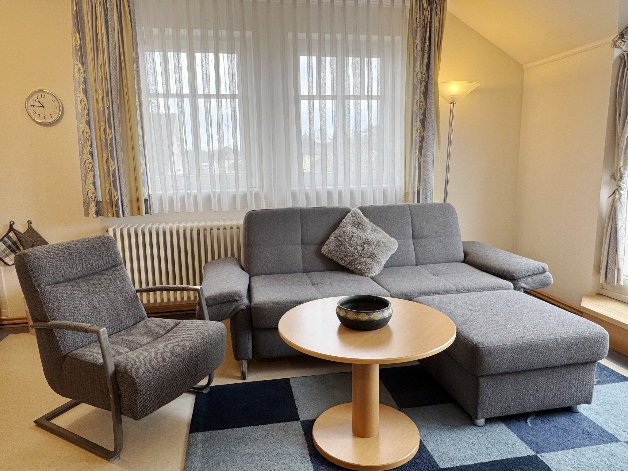 Dünenpark Binz Komfort Ferienwohnung mit 1 Schlafzimmer und Balkon im Dachgeschoss (186) Insel Rügen - Wohnzimmer