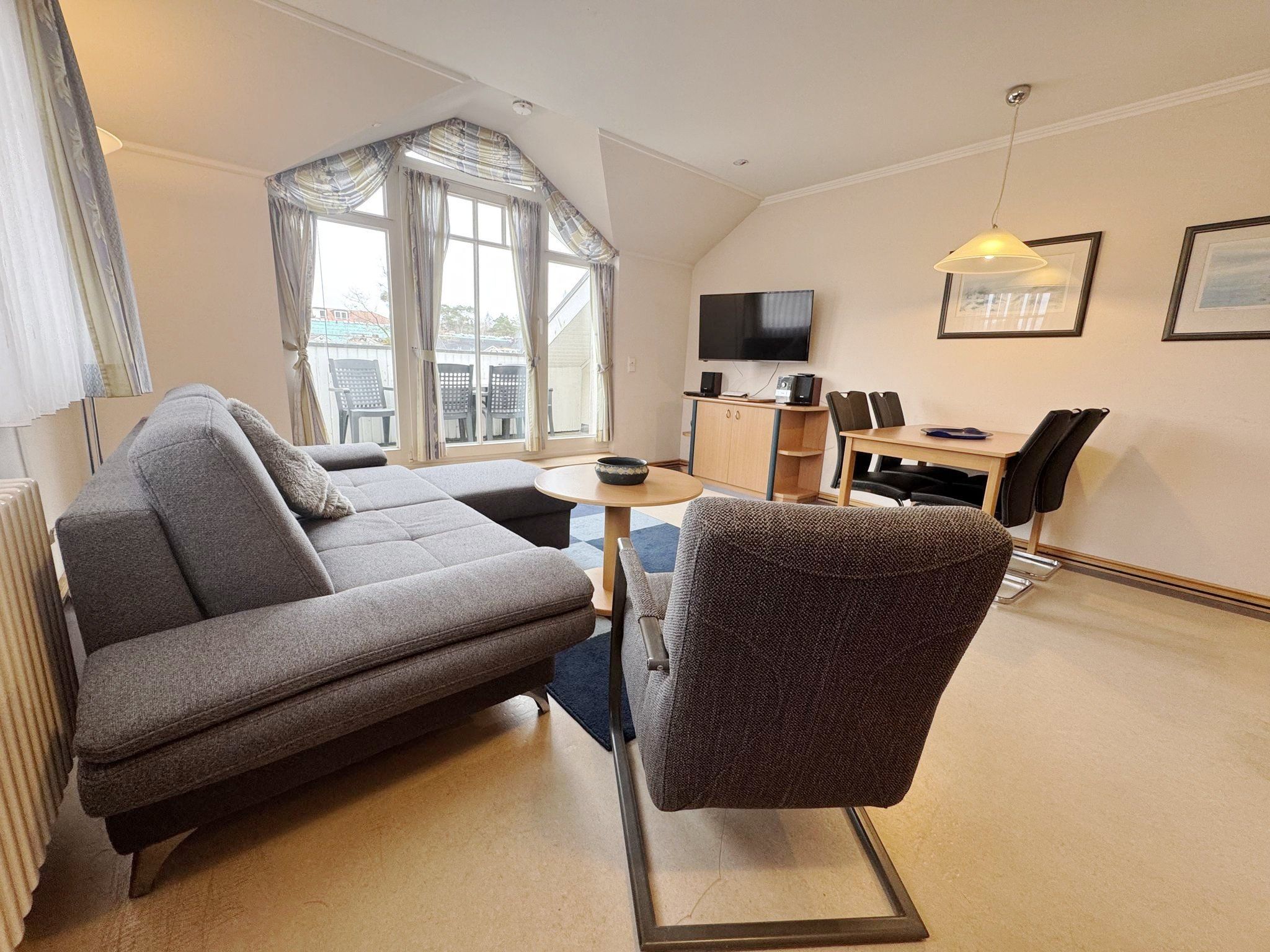 Dünenpark Binz Komfort Ferienwohnung mit 1 Schlafzimmer und Balkon im Dachgeschoss (186) Insel Rügen - Wohnzimmer