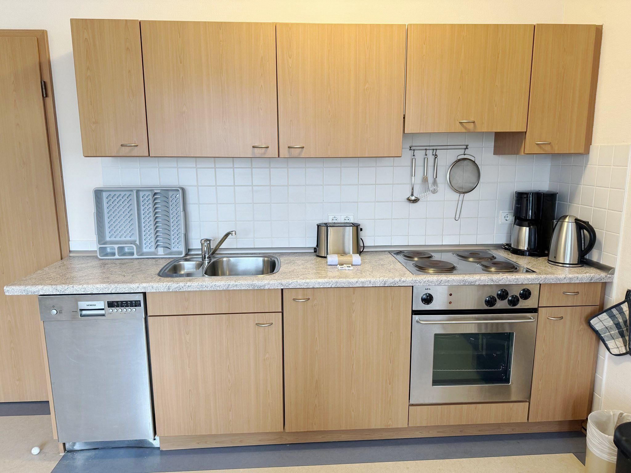 Dünenpark Binz Komfort Ferienwohnung mit 1 Schlafzimmer und Balkon im Dachgeschoss (186) Insel Rügen - Küche / Küchenzeile