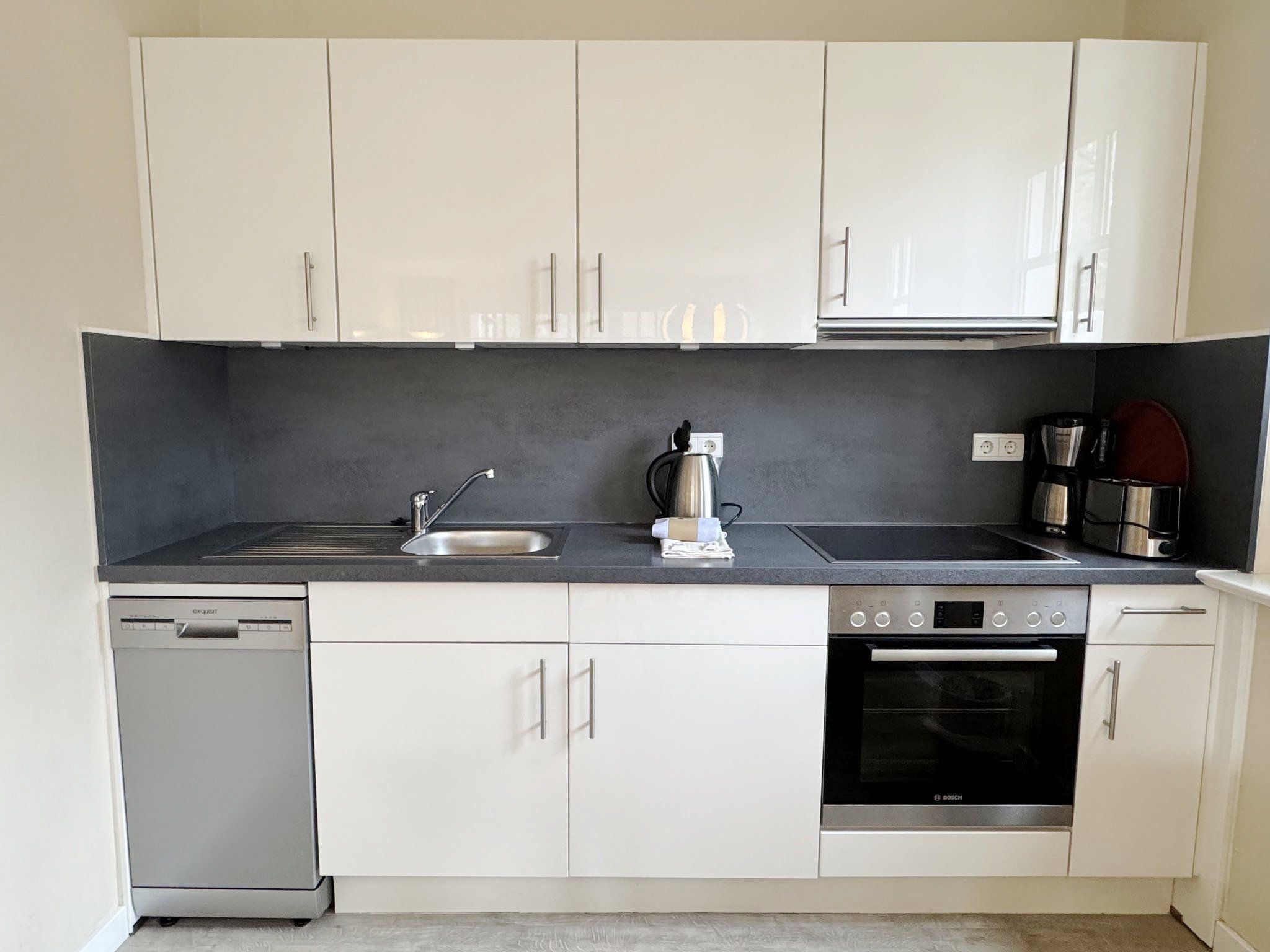 Dünenpark Binz Komfortplus Ferienwohnung mit 1 Schlafzimmer und Terrasse im Erdgeschoss (213) Insel Rügen - Küche / Küchenzeile
