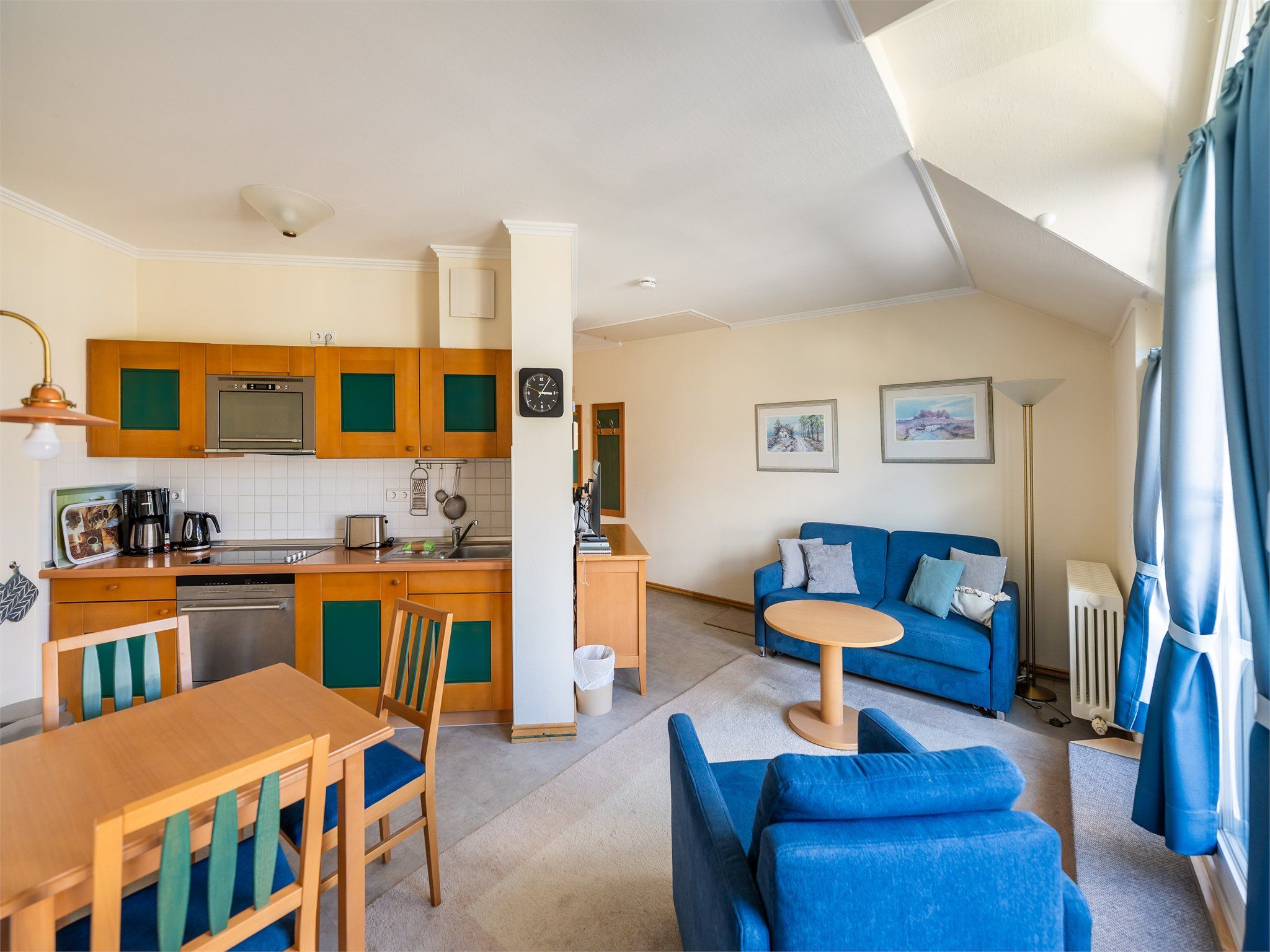 Dünenpark Binz Komfort Ferienwohnung mit 1 Schlafzimmer und Balkon im Dachgeschoss (197) Insel Rügen - Wohnzimmer