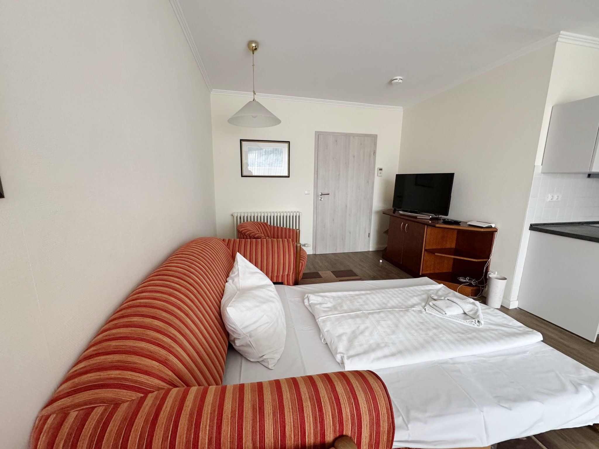 Dünenpark Binz Komfort Ferienwohnung mit 2 Schlafzimmern und Balkon im Dachgeschoss (218) Insel Rügen - Wohnzimmer