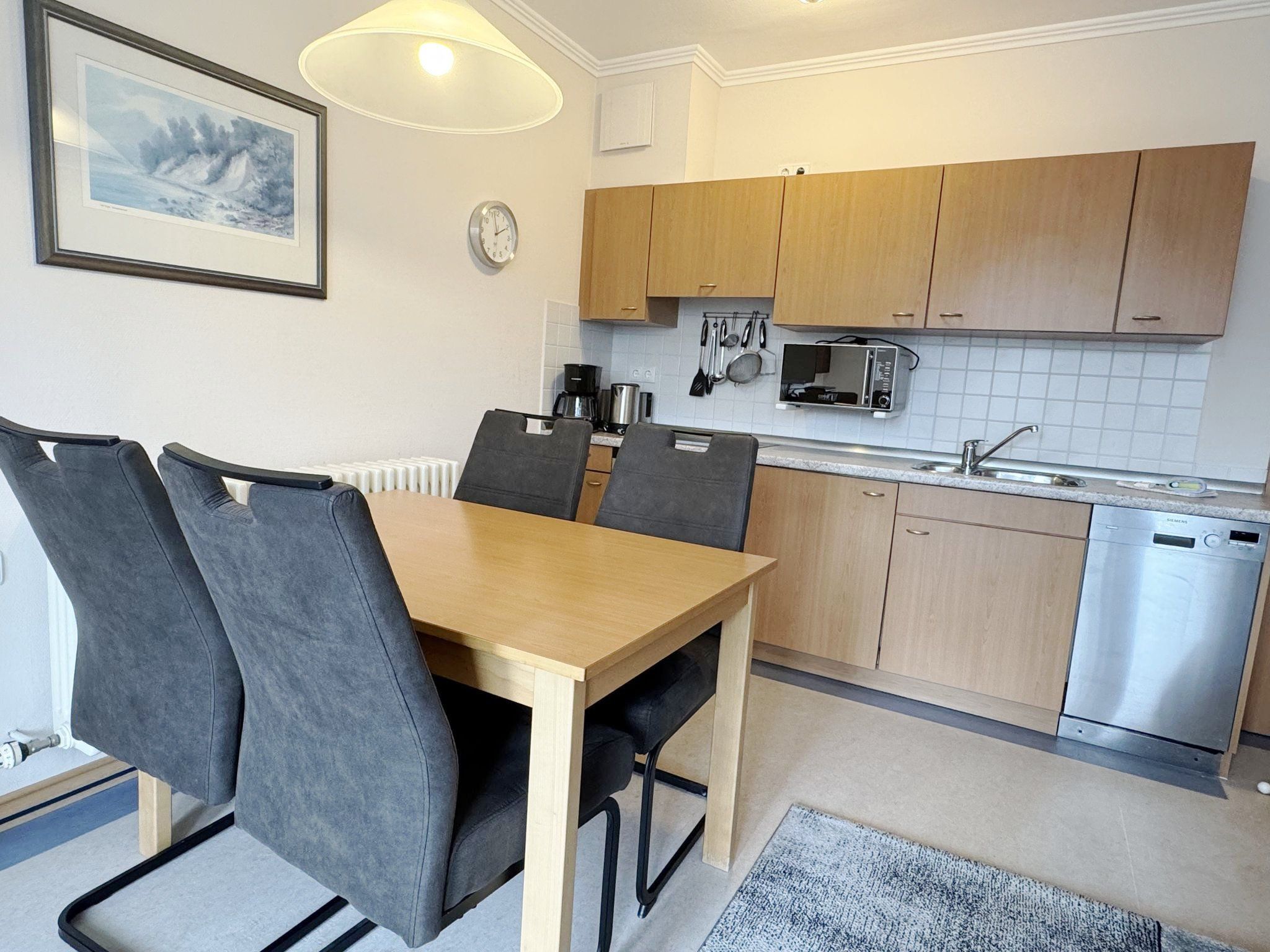Dünenpark Binz Komfort Ferienwohnung mit 1 Schlafzimmer, Balkon und Schlafmöglichkeit im Dachgeschoß (235) Insel Rügen - Küche / Küchenzeile