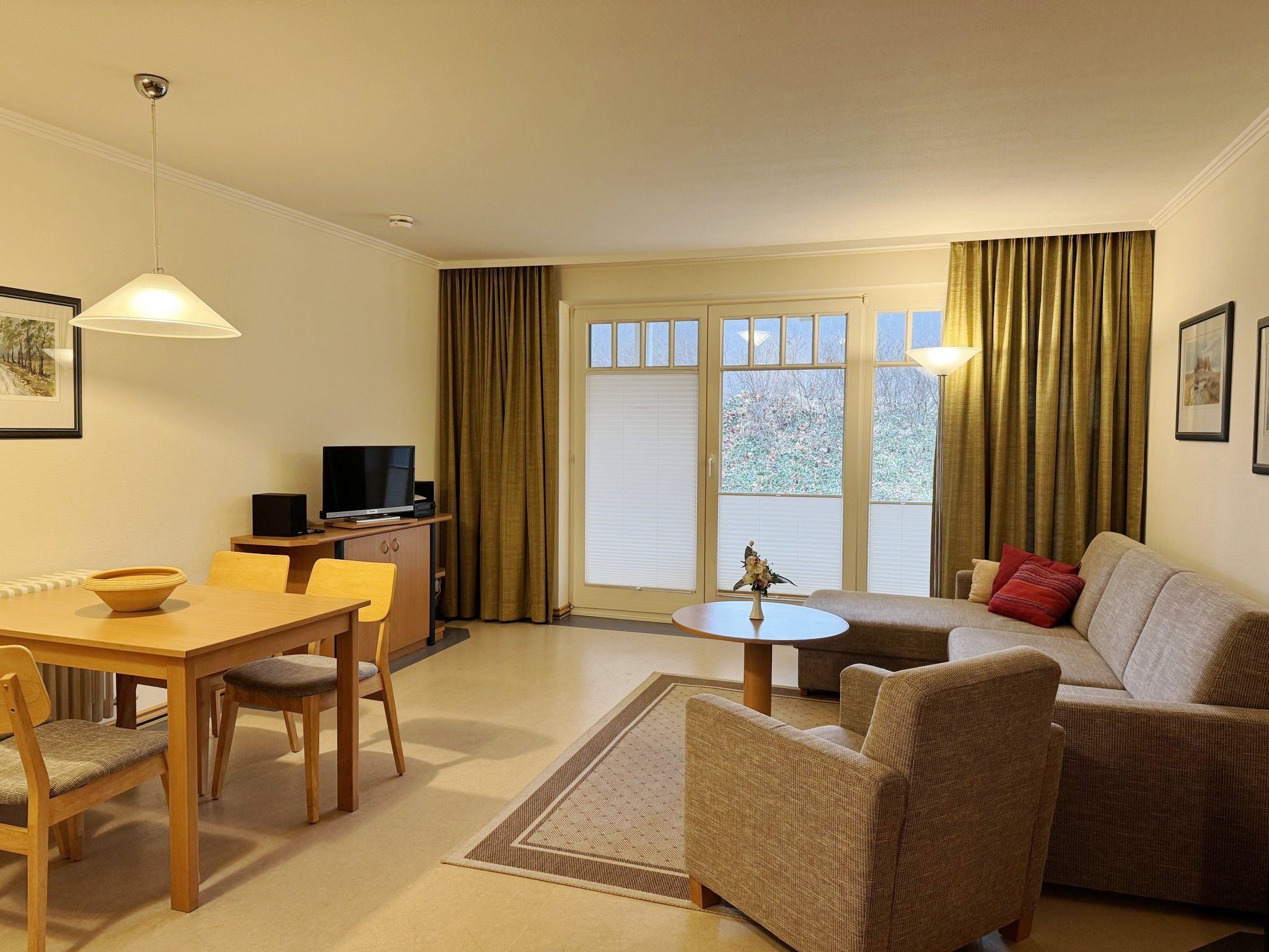 Dünenpark Binz Komfort Ferienwohnung mit 1 Schlafzimmer und Terrasse im Erdgeschoss (286) Insel Rügen - Wohnzimmer