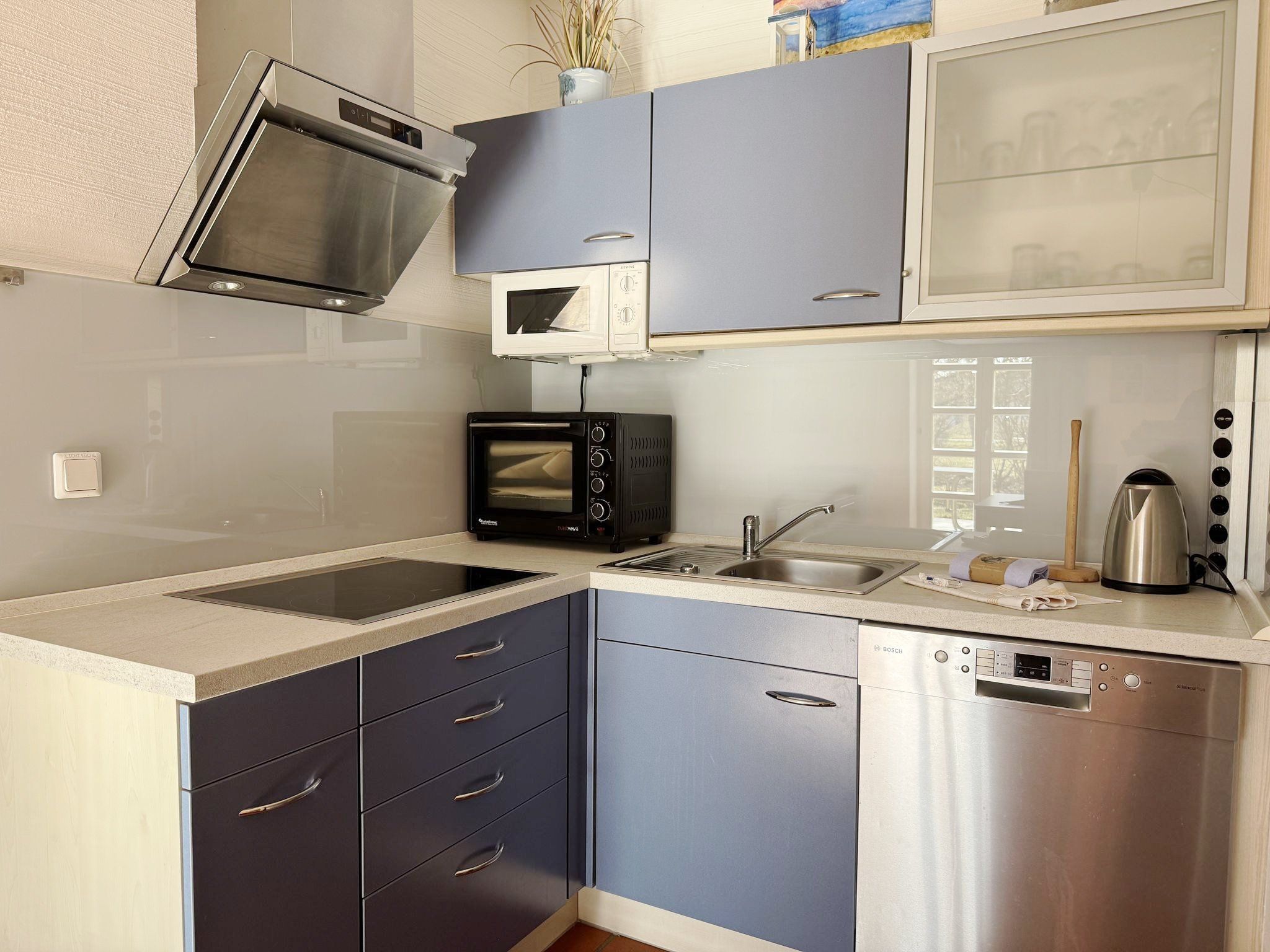 Feriendorf Rugana Komfort Ferienwohnung mit 1 Schlafzimmer und Terrasse (A02) Insel Rügen - Küche / Küchenzeile
