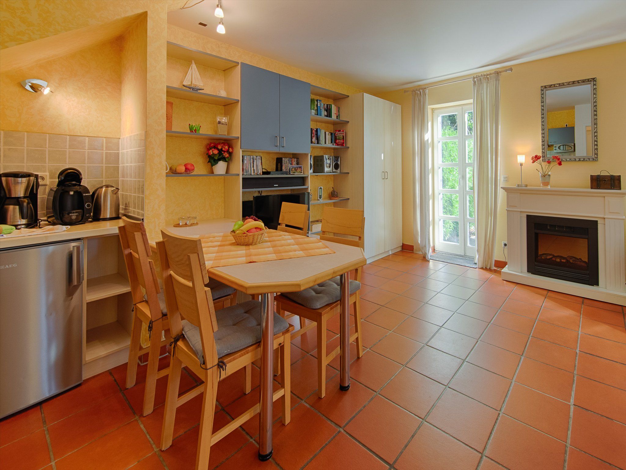 Feriendorf Rugana Klassik Ferienwohnung mit 1 Schlafzimmer und Terrasse (A43) Insel Rügen - Wohnzimmer