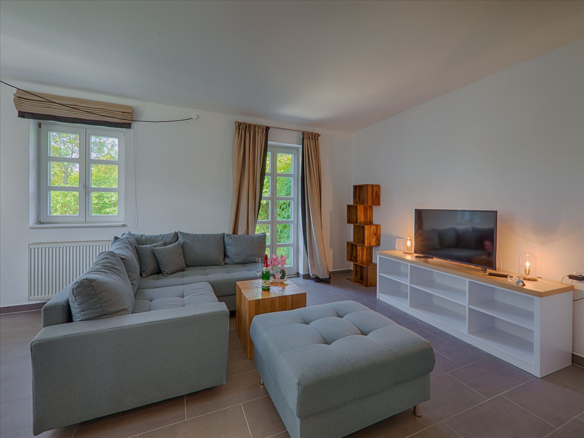 Feriendorf Rugana Komfort Ferienwohnung mit 1 Schlafzimmer und Terrasse (A55) Insel Rügen - Wohnzimmer